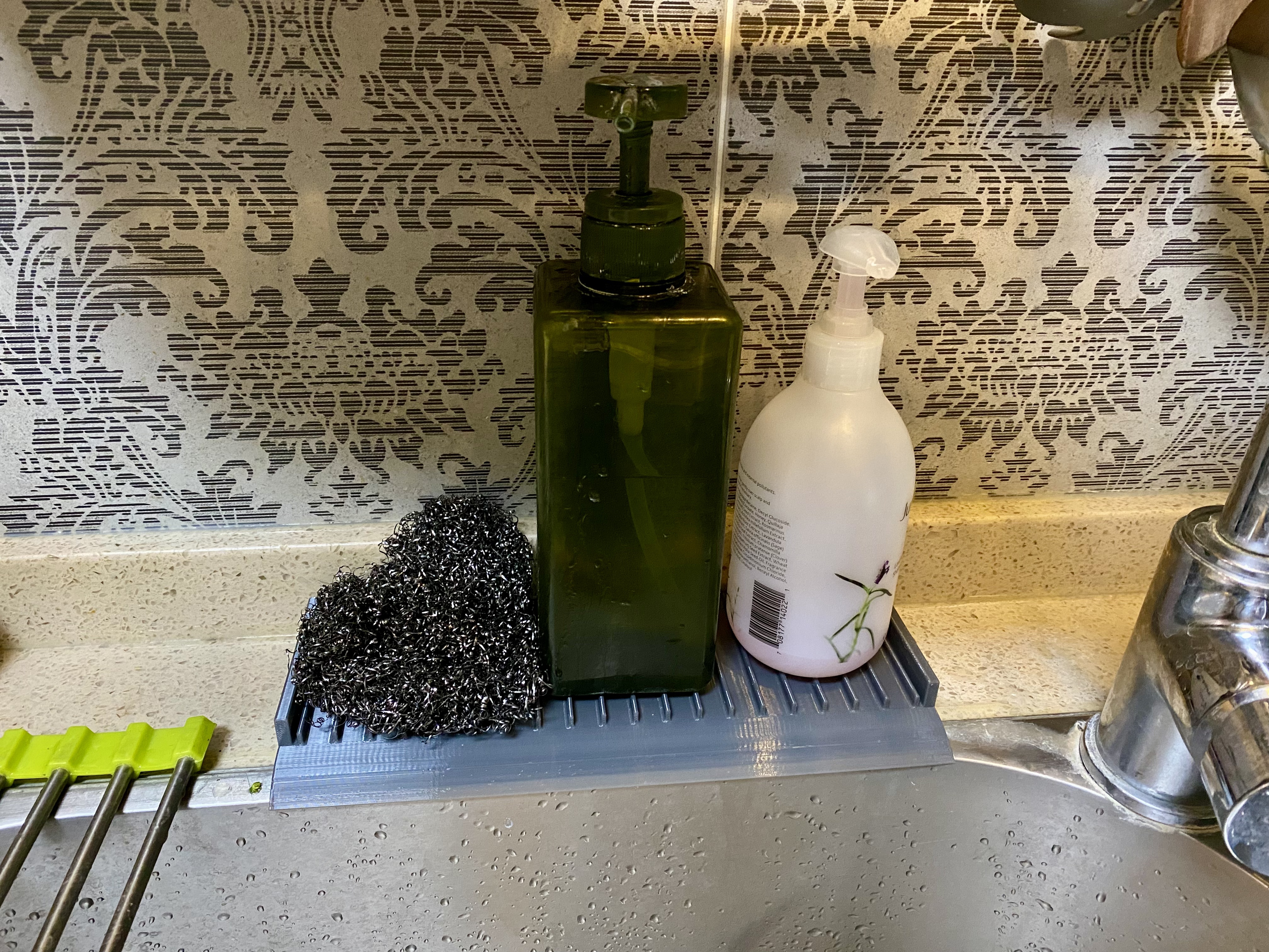 Water-filtering tray by the sink