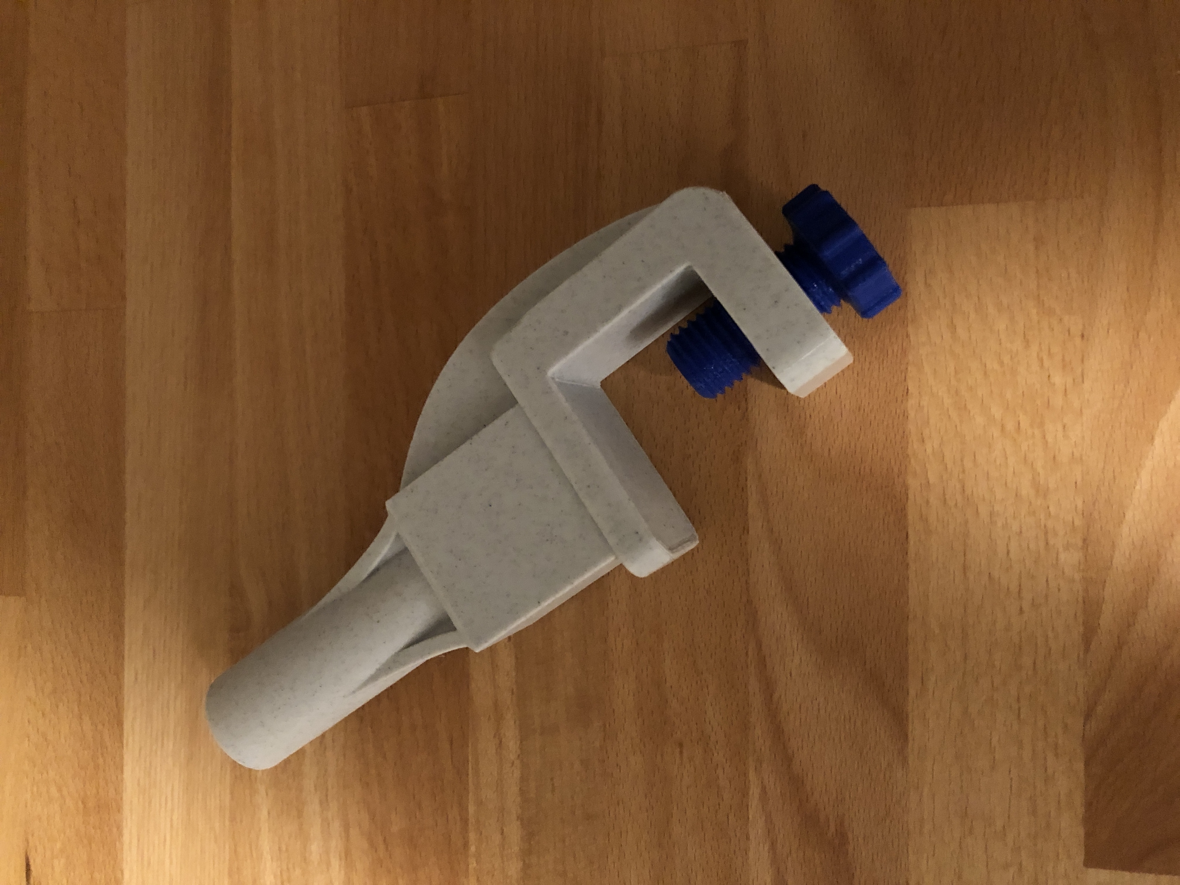 Miniatura 3 do modelo 3D Desk clamp for ring light post