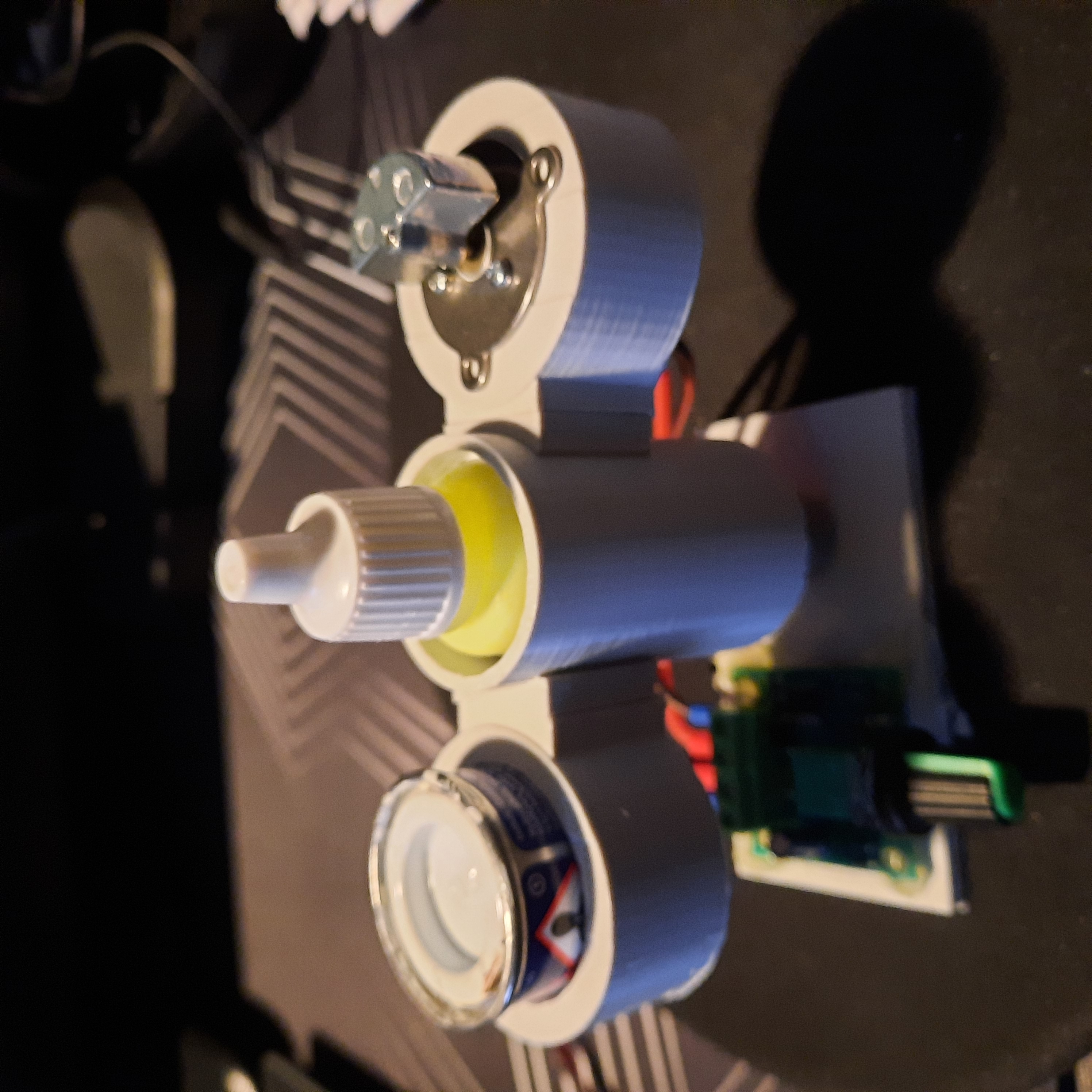 Paint bottle and can shaker