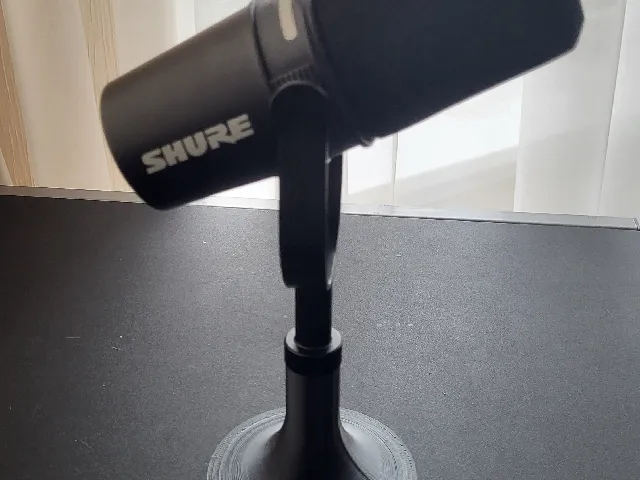Shure MV7+ Stand