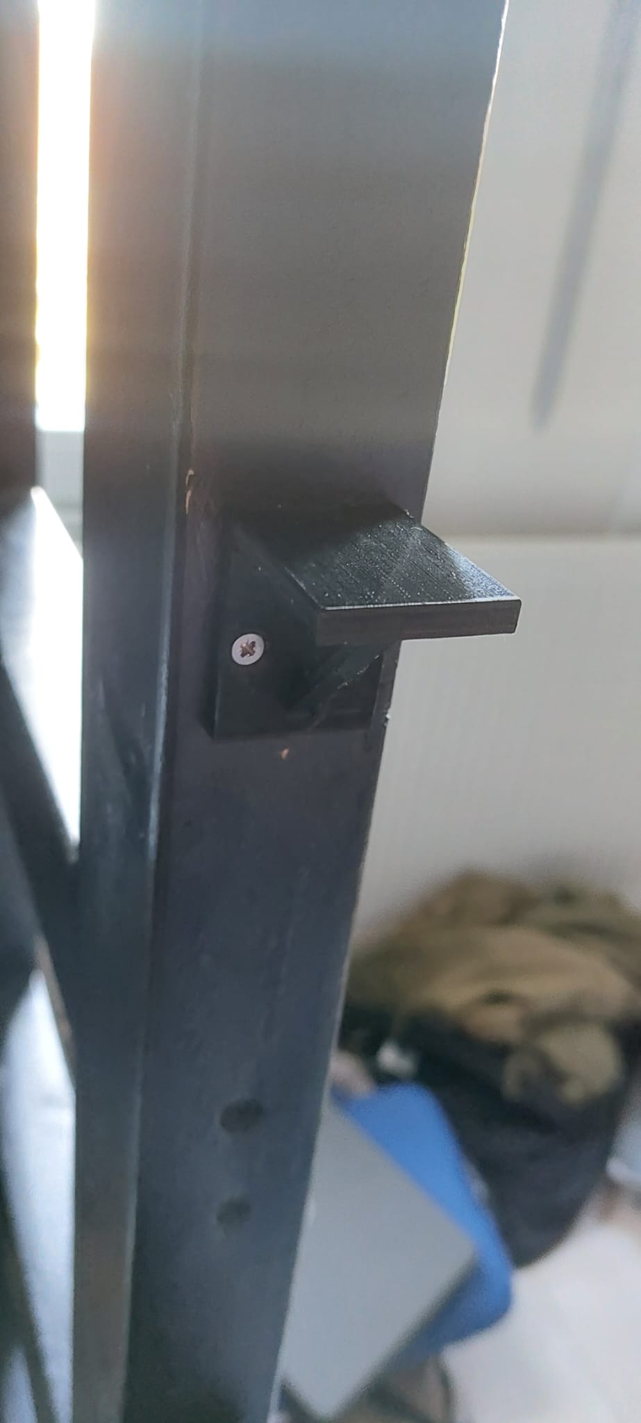 Simple headphone holder