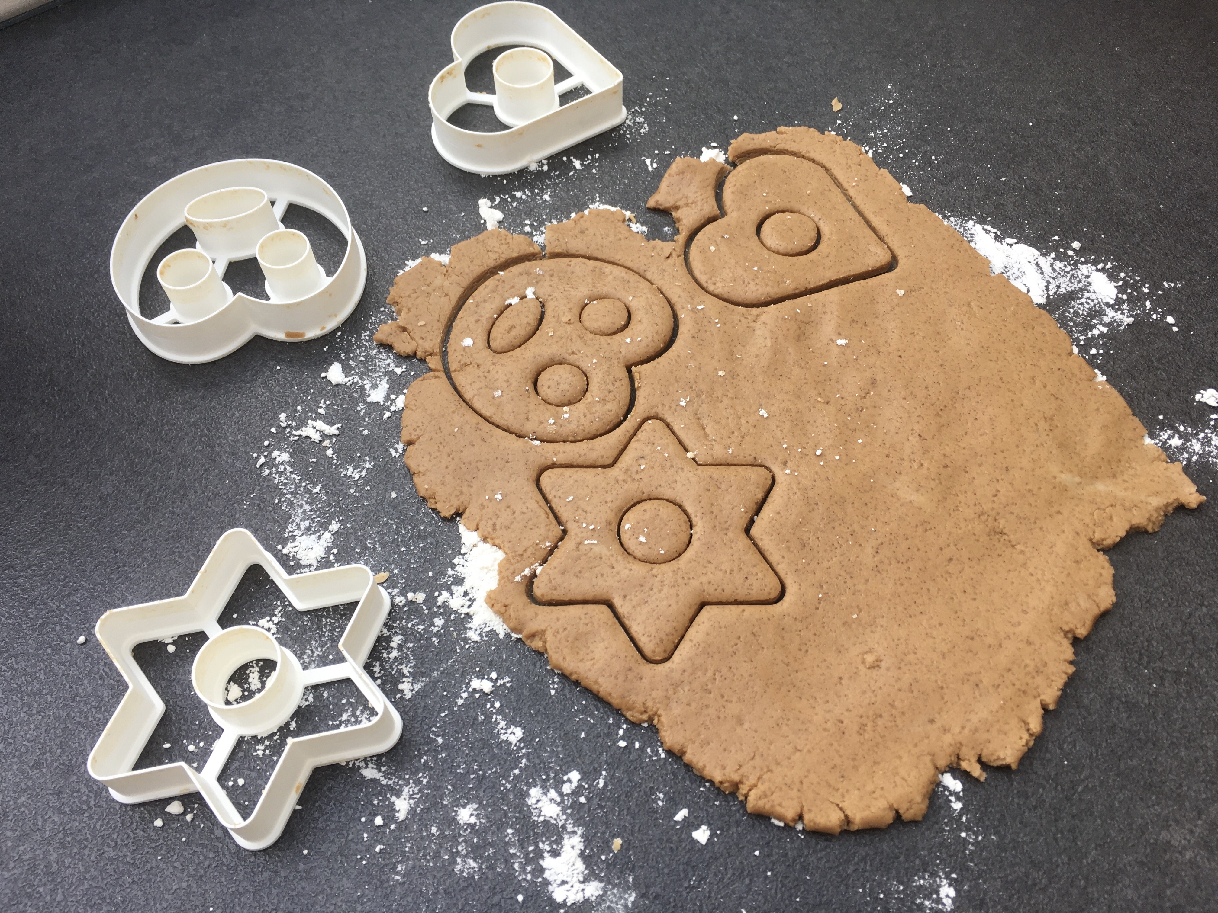 Herzen Brezeln Sterne gingerbread mold - cookie cutter set/ Lebkuchen-Form Keksausstecher