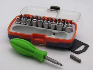 Screw driver with magnet insert