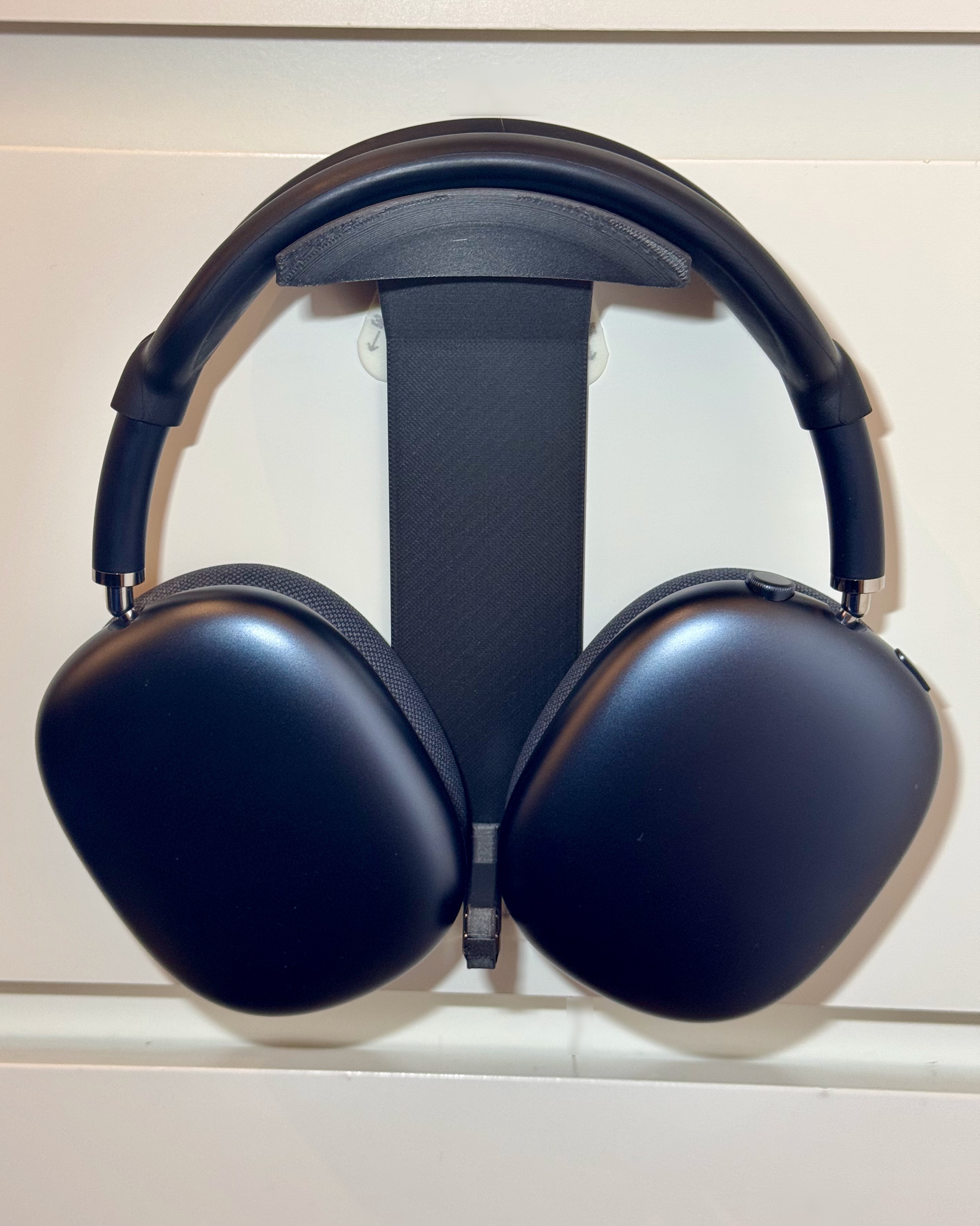 AirPods Max hanger - self-adhesive, auto-sleep with smooth surface
