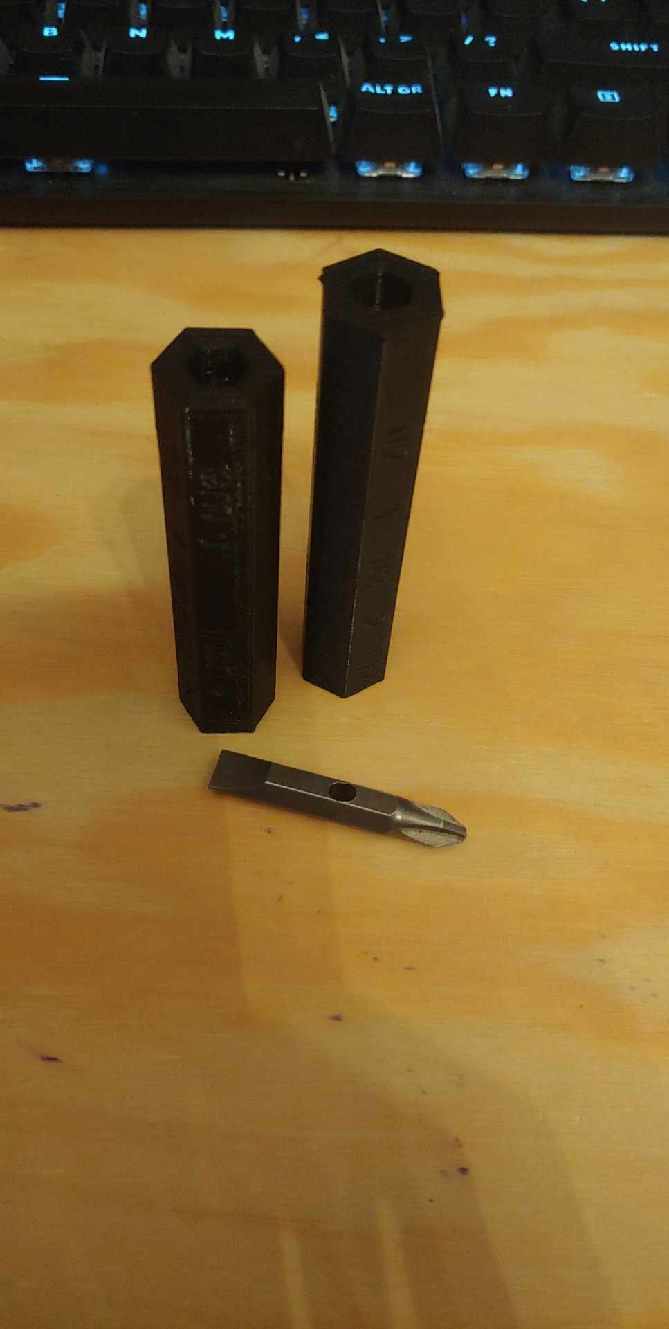 EXTENDED Multi-purpose keychain with screwdriver and integrated rule