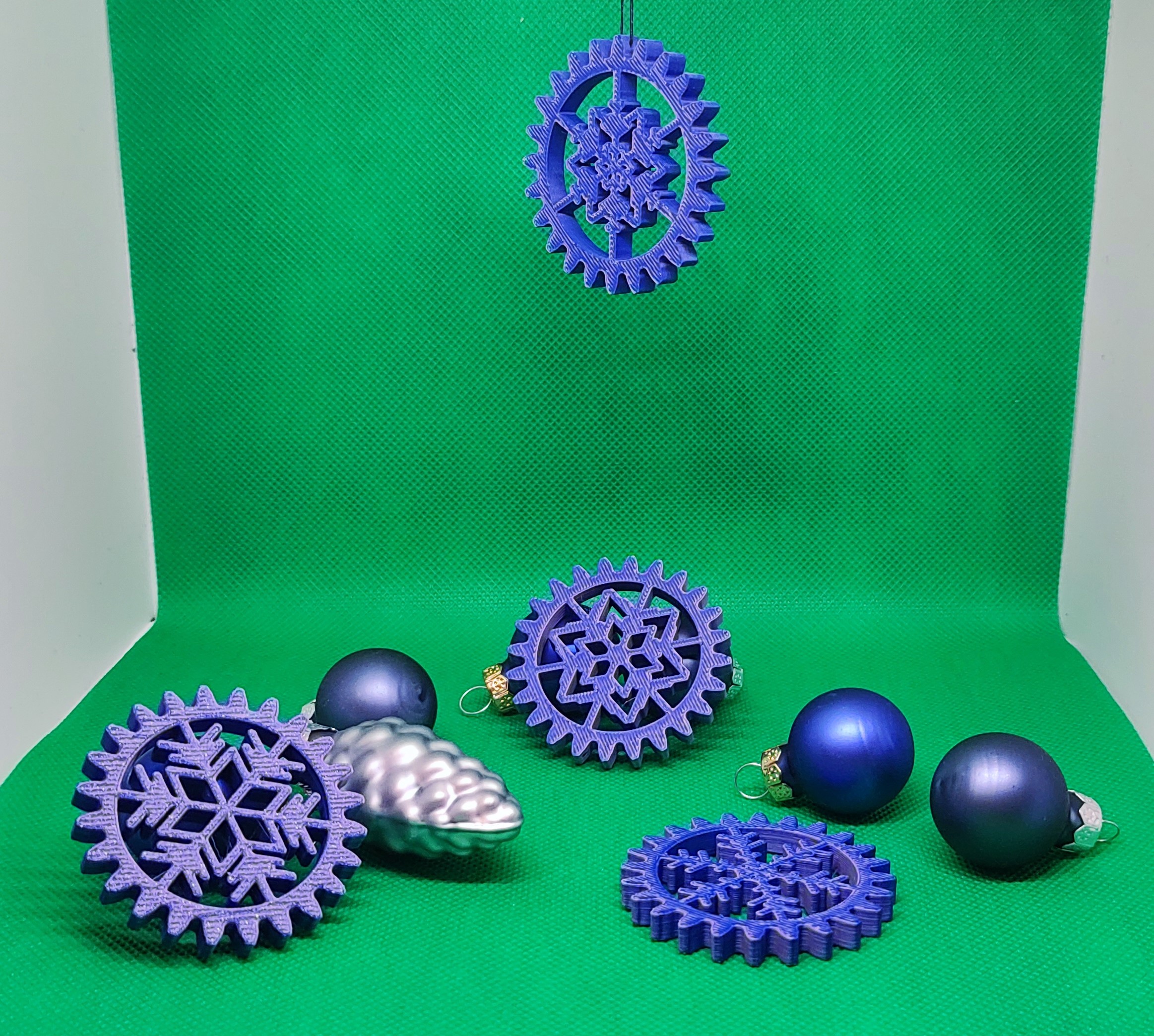 Snowflake gear bauble