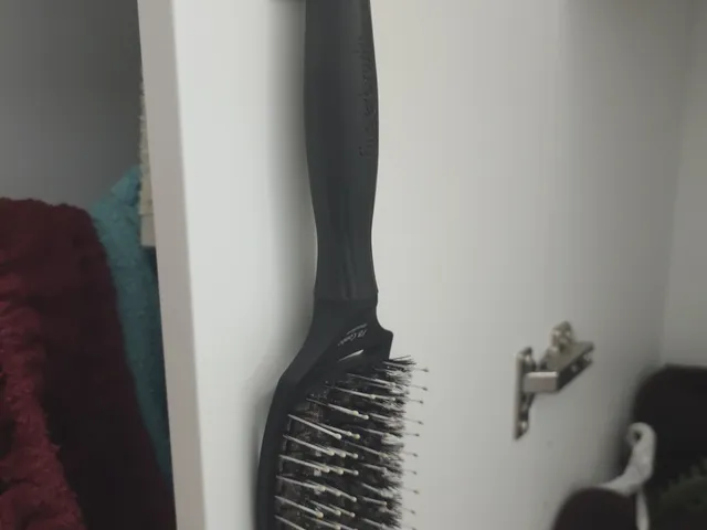 Hairbrush hanger