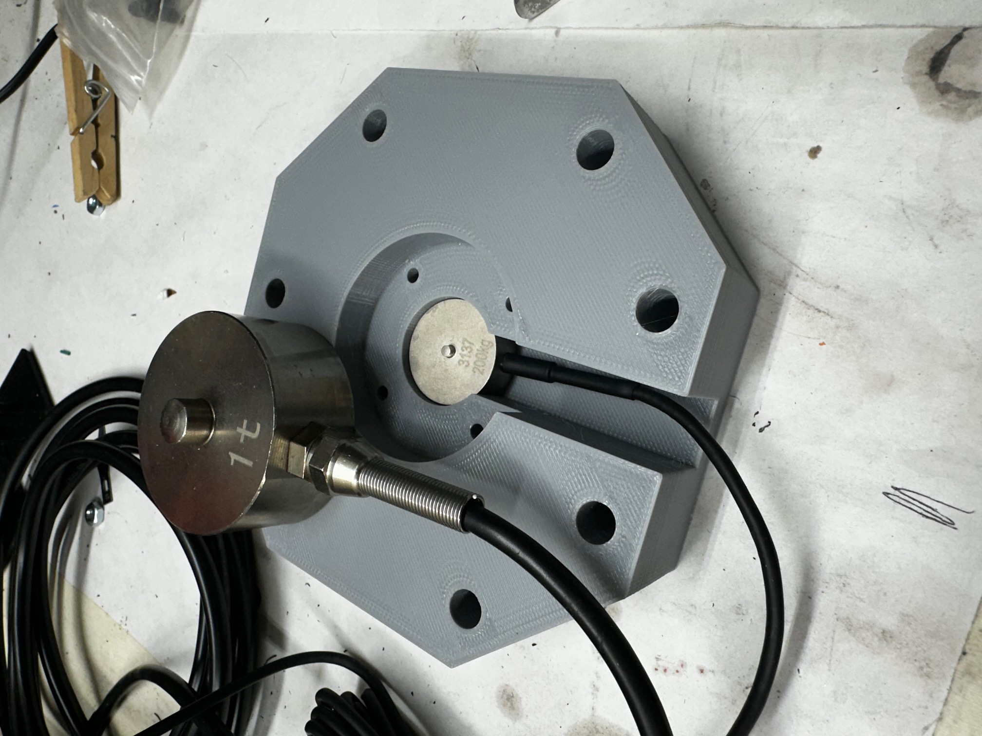 Load cell mount
