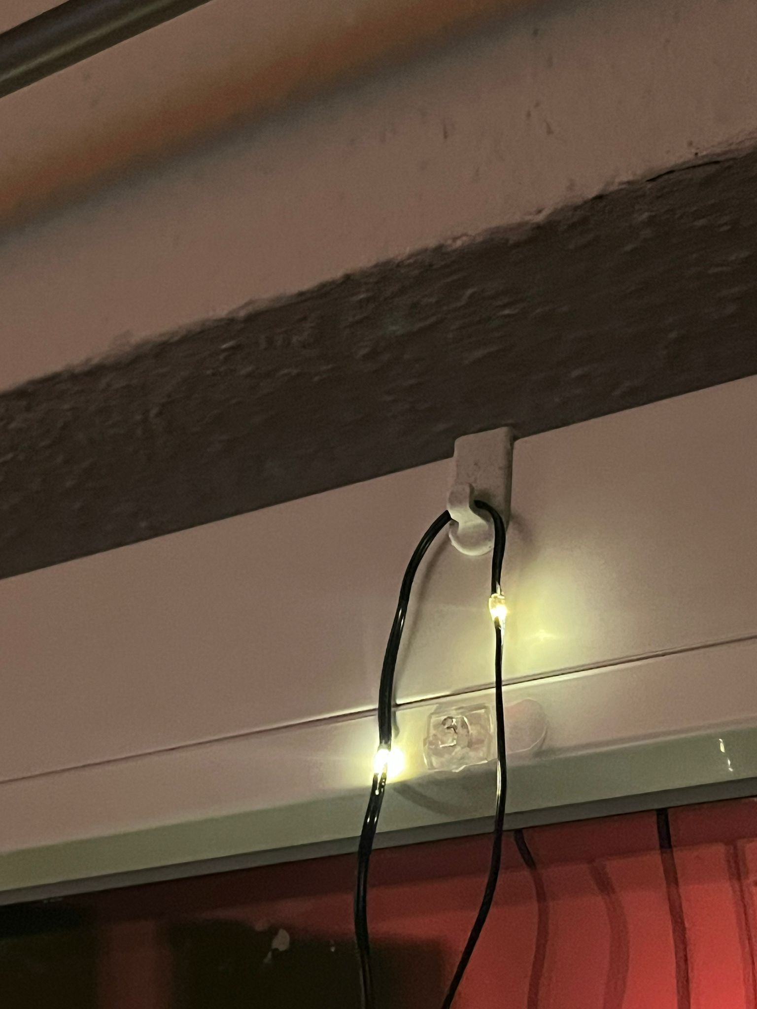 Clip for Christmas fairy lights for Windowframes