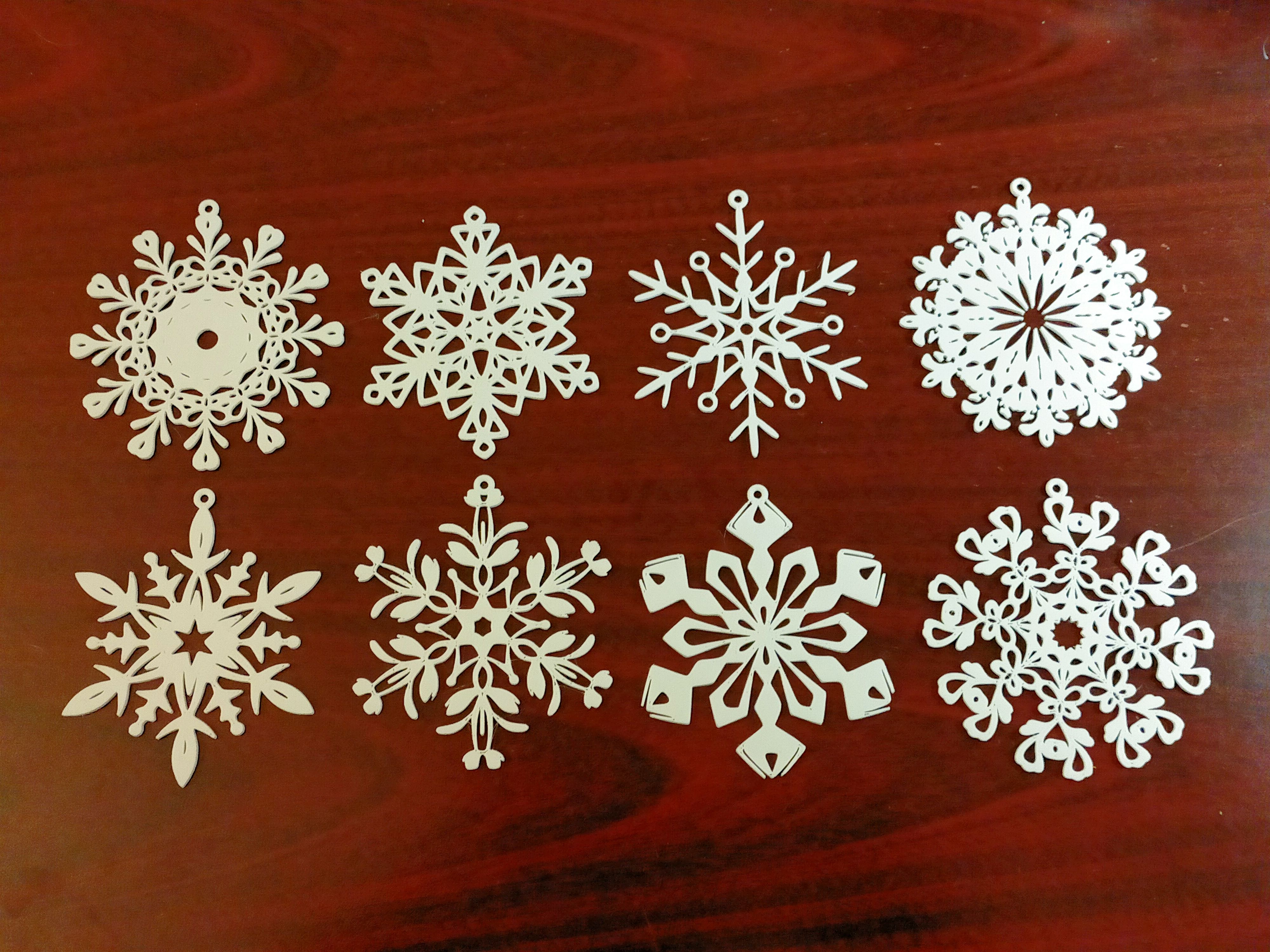 Pack N° 1 -  8 flocons de neige à suspendre - 8 snowflakes to hang