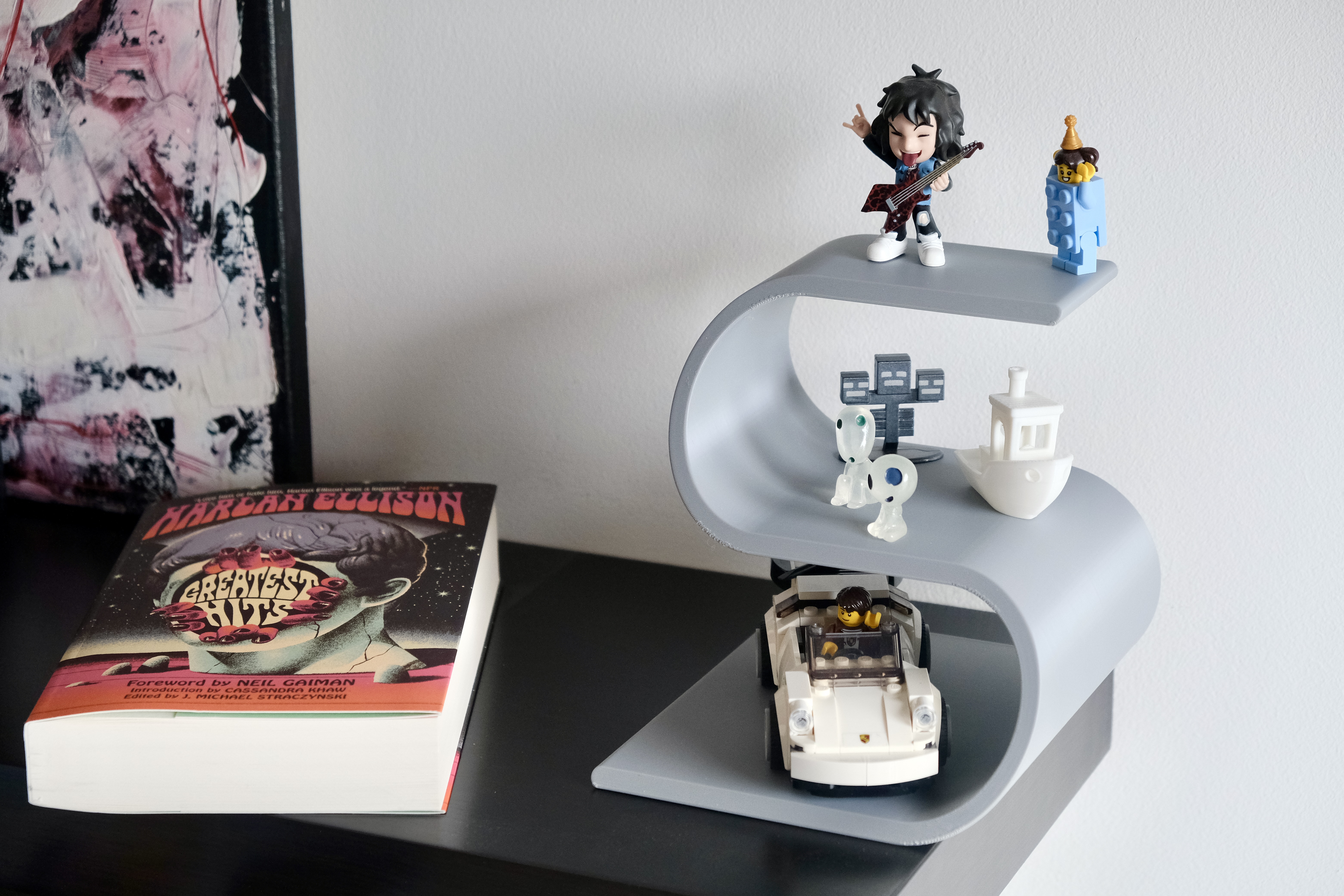 Swoopy display shelf for miniatures and stuff
