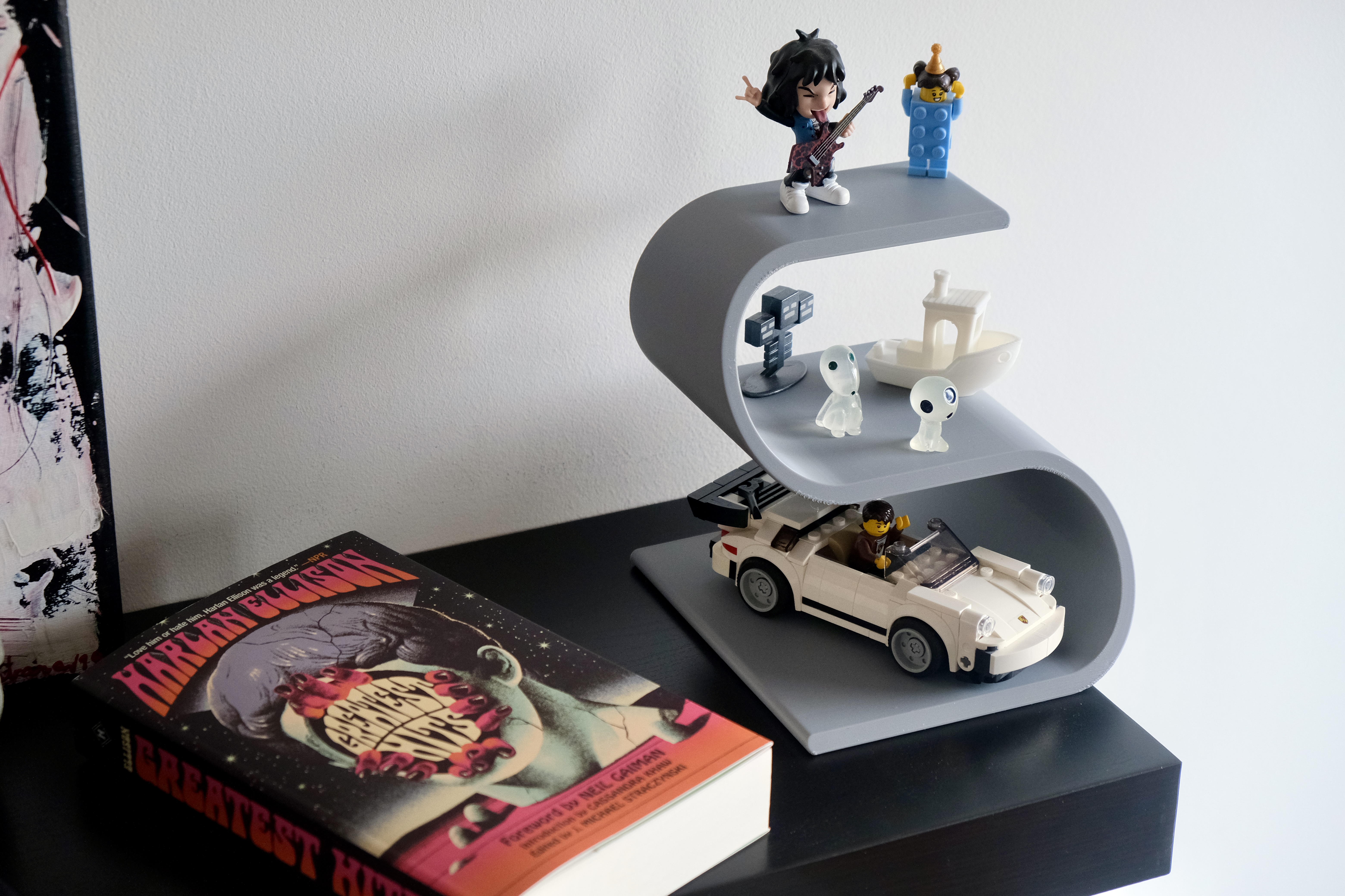 Swoopy display shelf for miniatures and stuff — miniatura 2