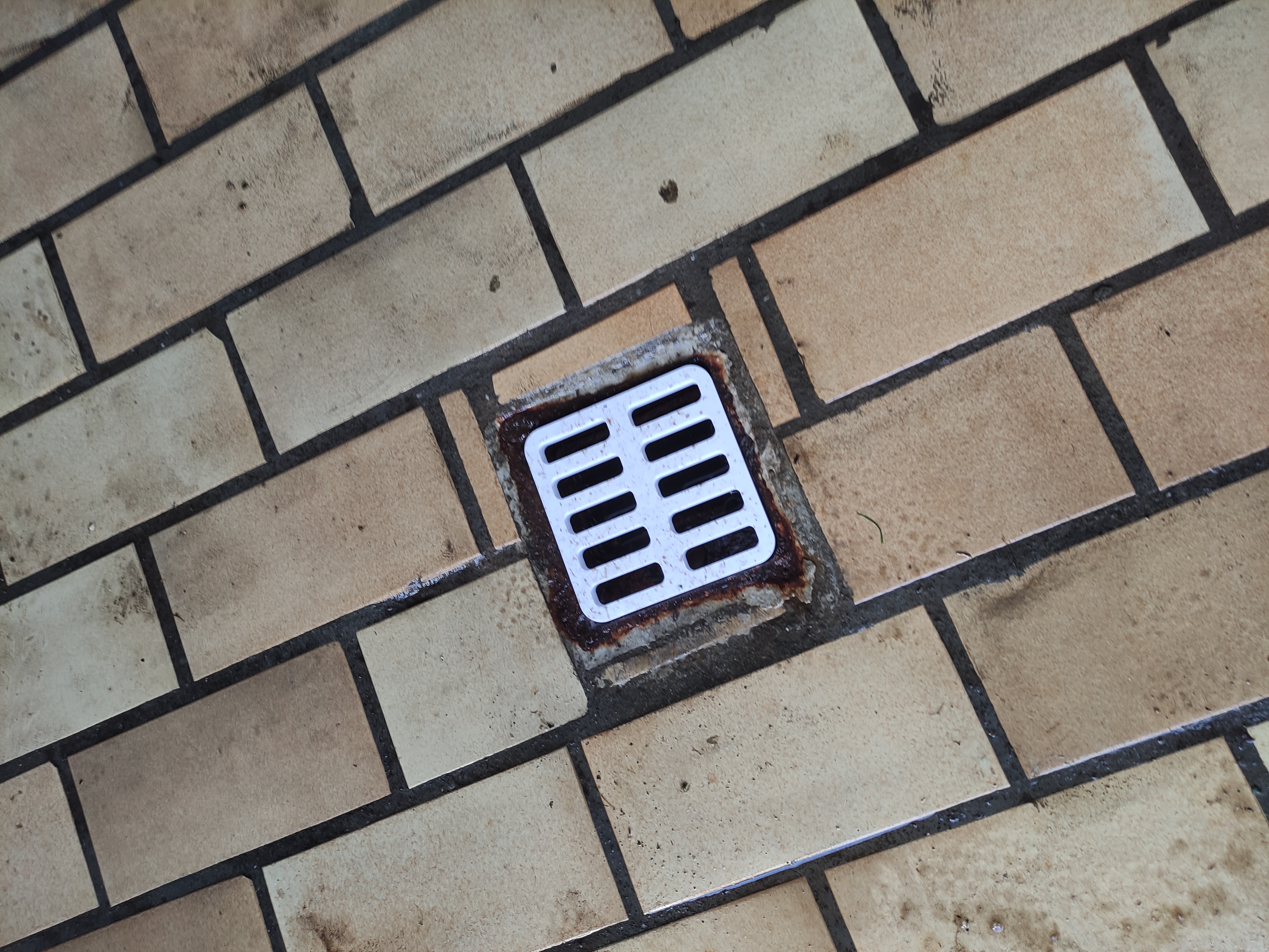 138x138x14mm Haus- und Hofablauf Ersatzrost (house and yard drainage replacement grate)