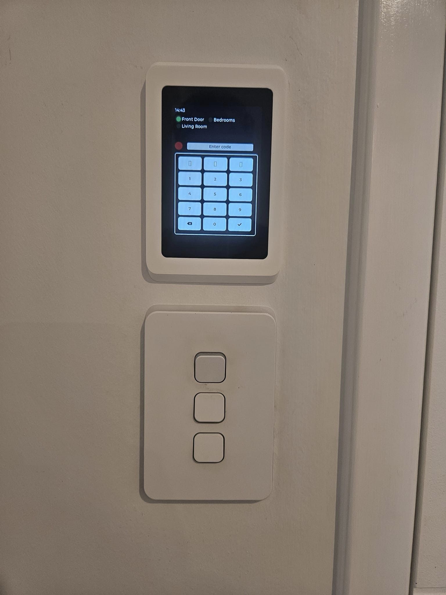 WT32-SC01 Plus Clipsal Iconic Wallmount