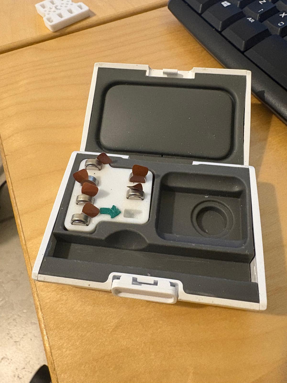 Ponto 4 hearing aid batteries organizer