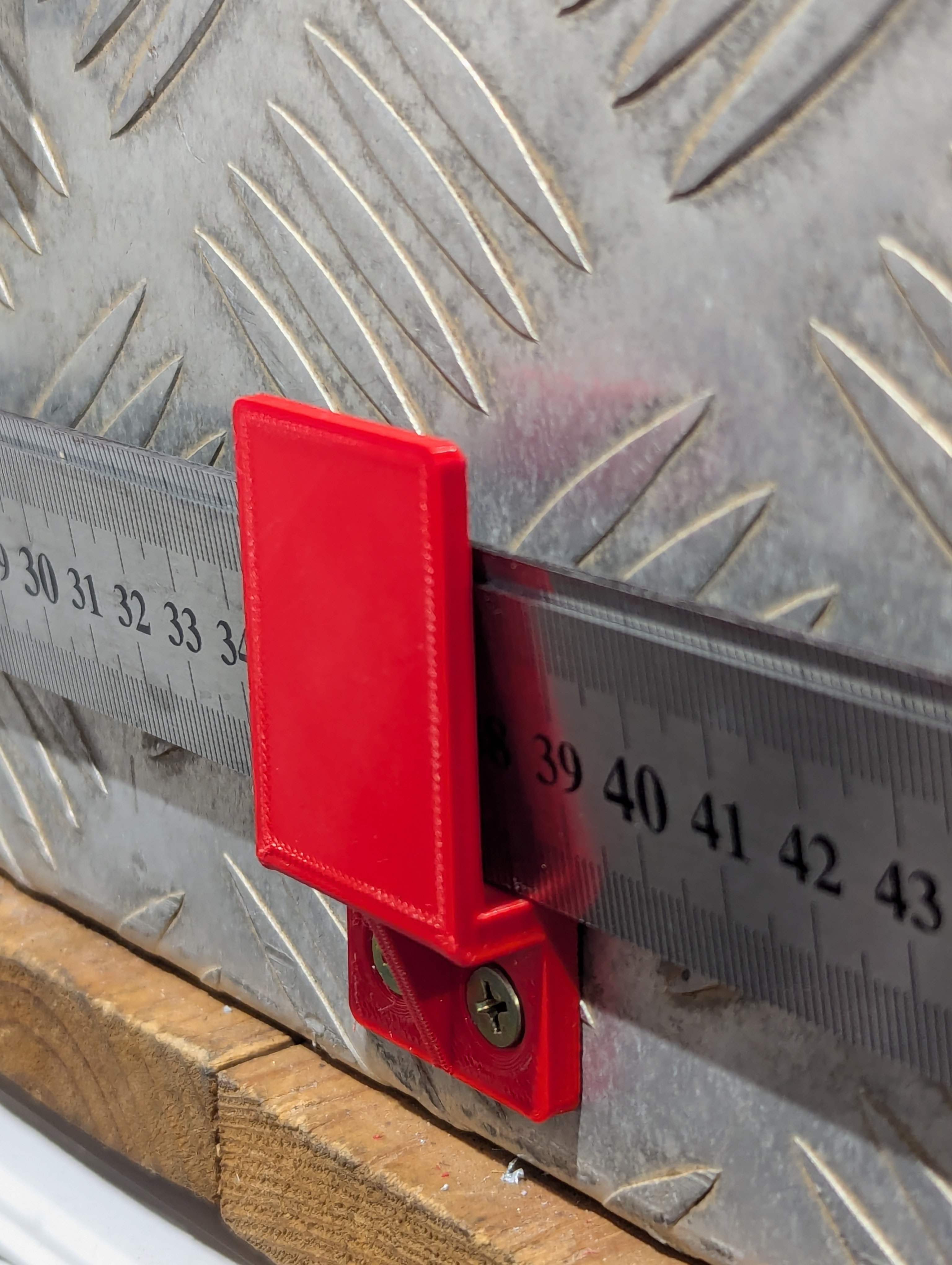 Miniatura 2 do modelo 3D Simple Ruler Holder