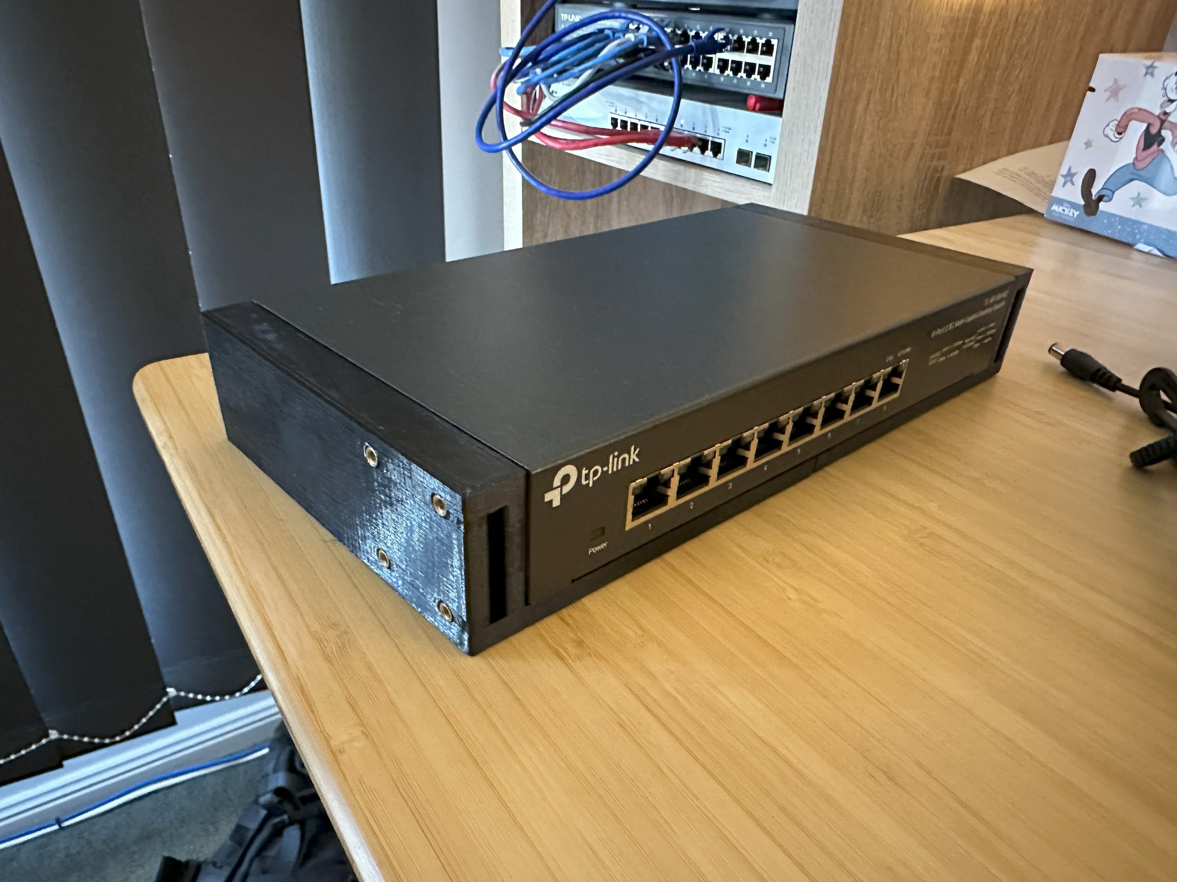 Miniatura 2 do modelo 3D tp-link TL-SG108-M2 switch bracket