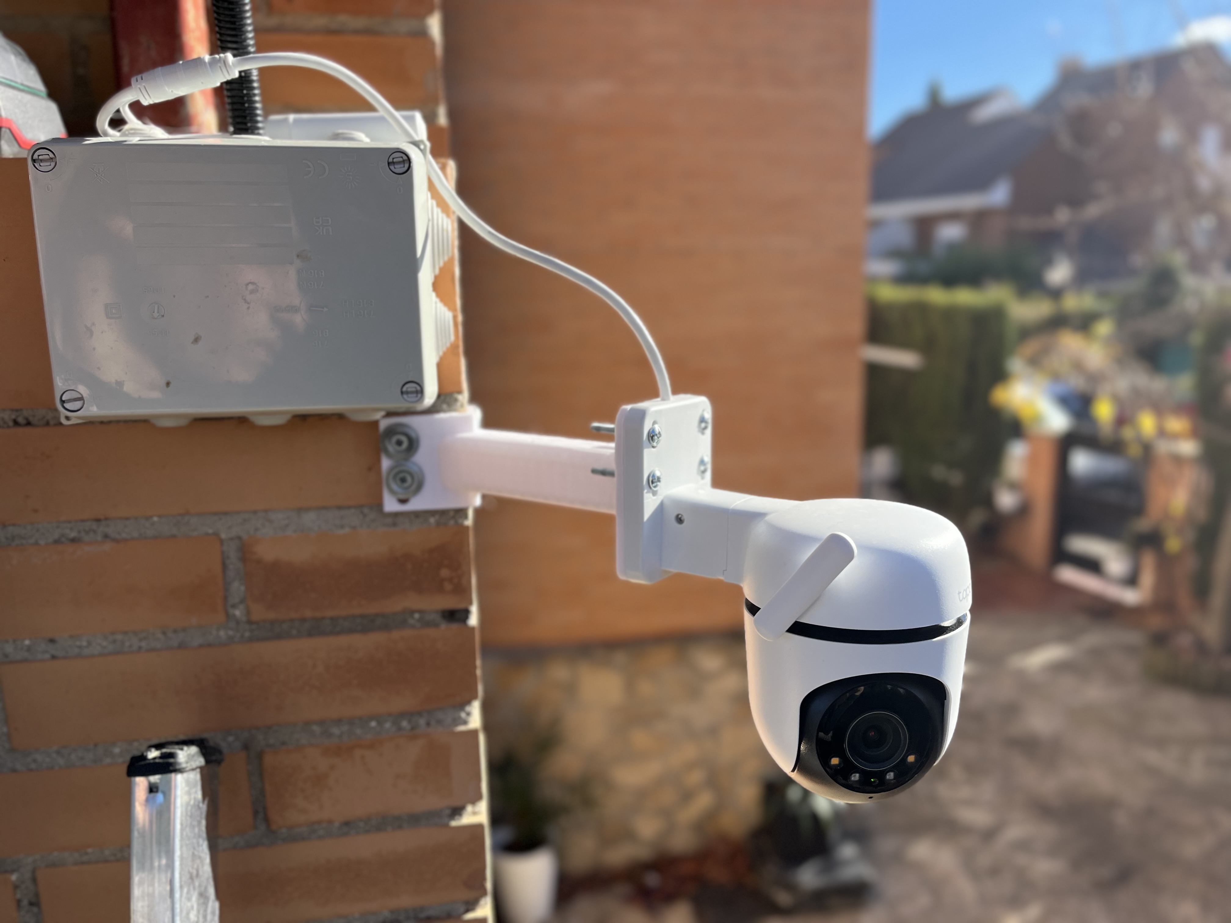 Tapo C520WS C510W corner mount