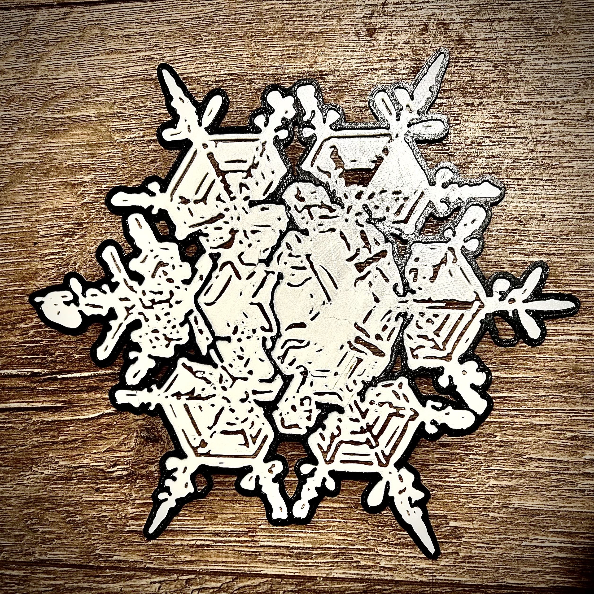 Dual Coloured natural looking patterned snowflake