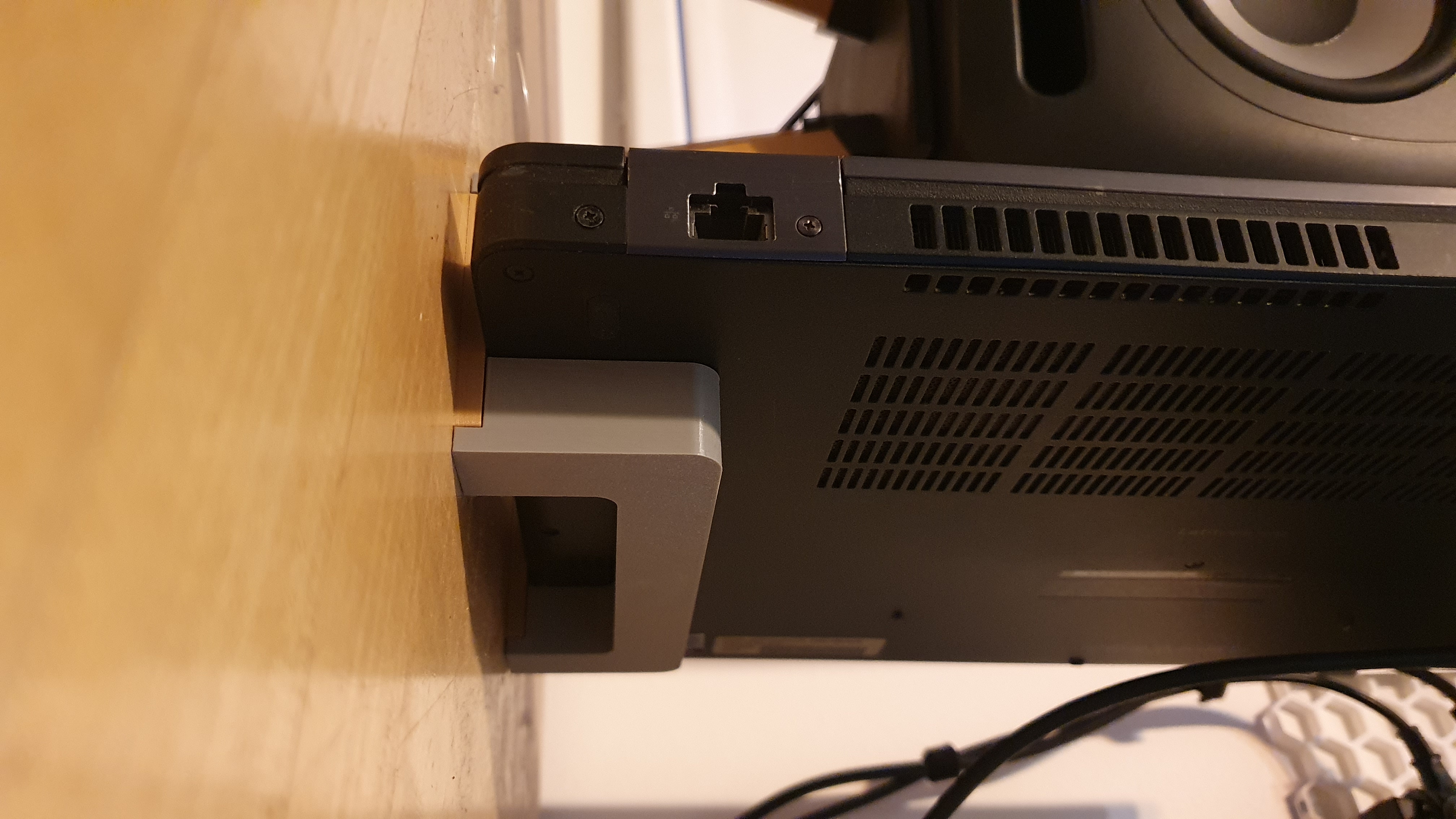 Vertical Laptop Stand 24.5mm Thickness