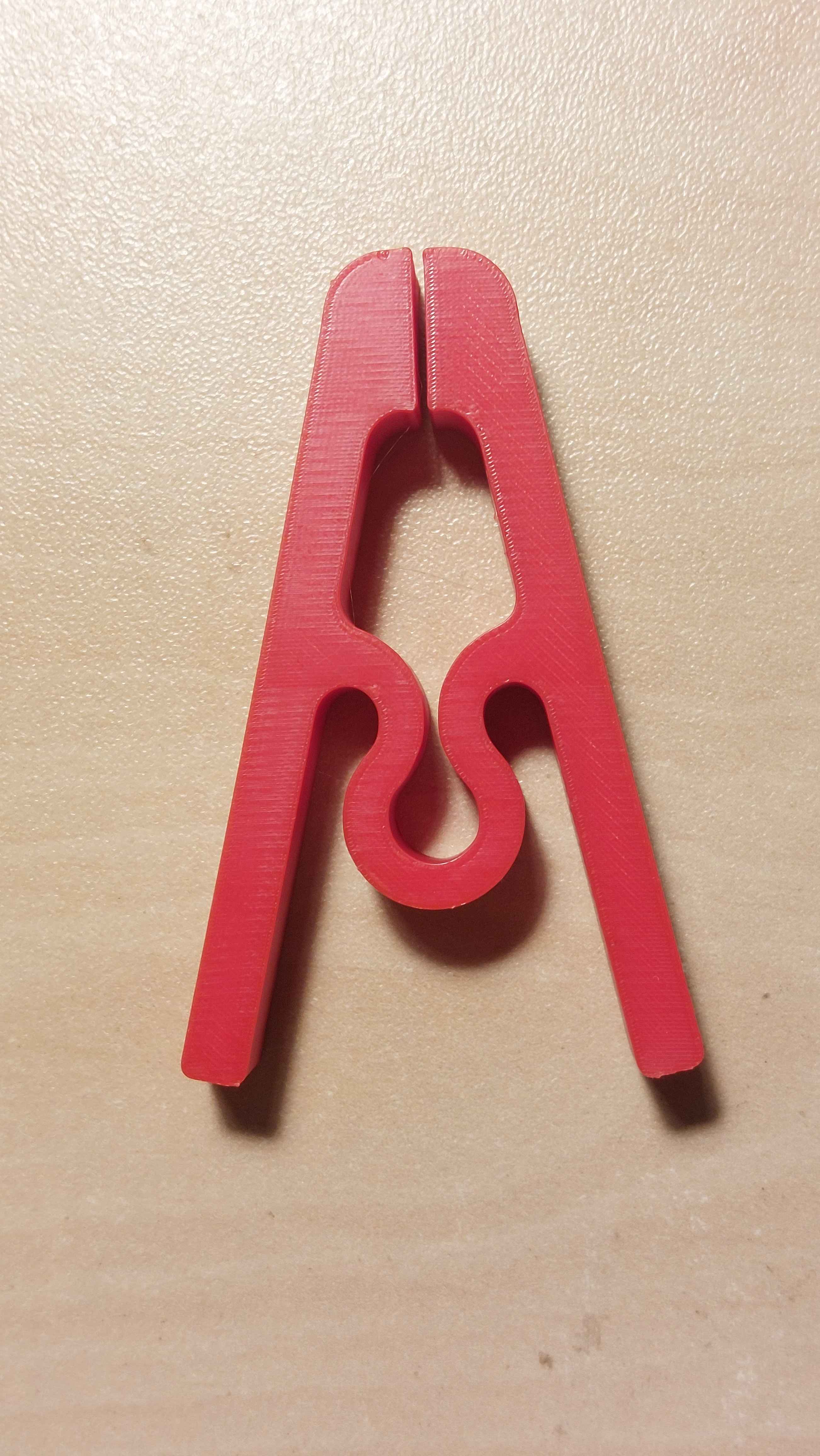 Miniatura 2 do modelo 3D Simple yet effective clothespin