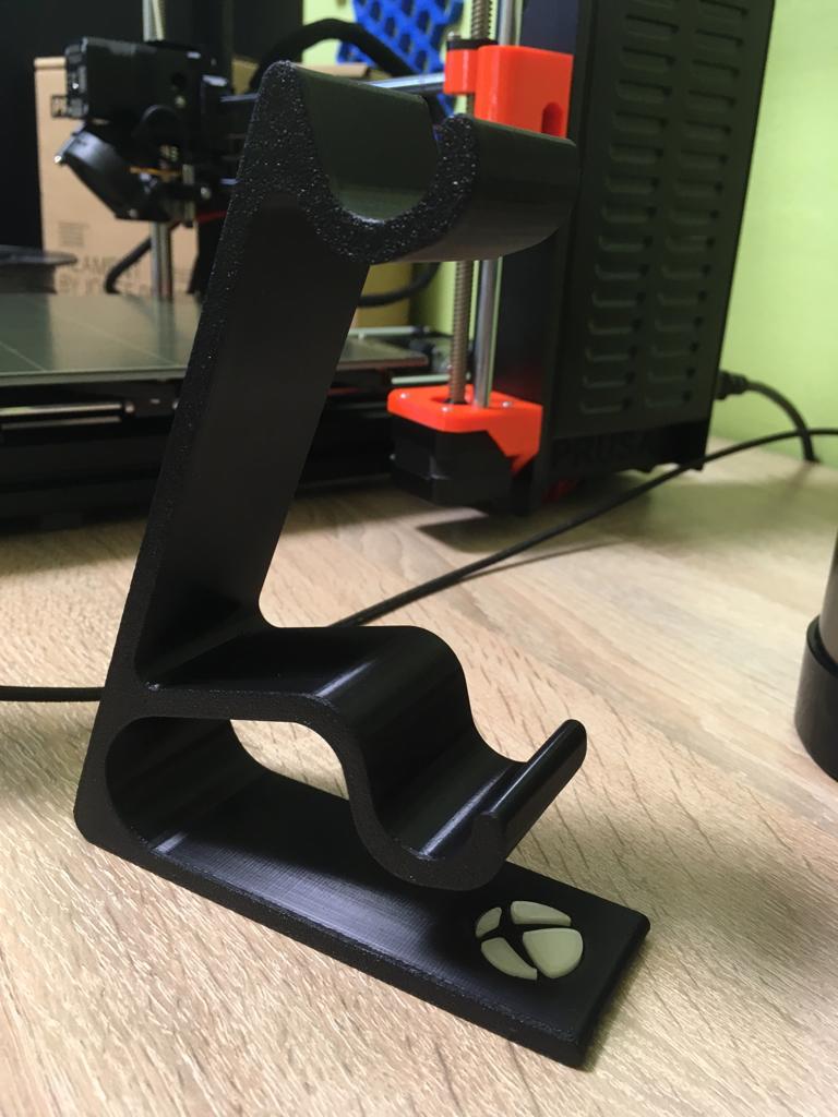Miniatura 4 do modelo 3D Xbox One controllers stand