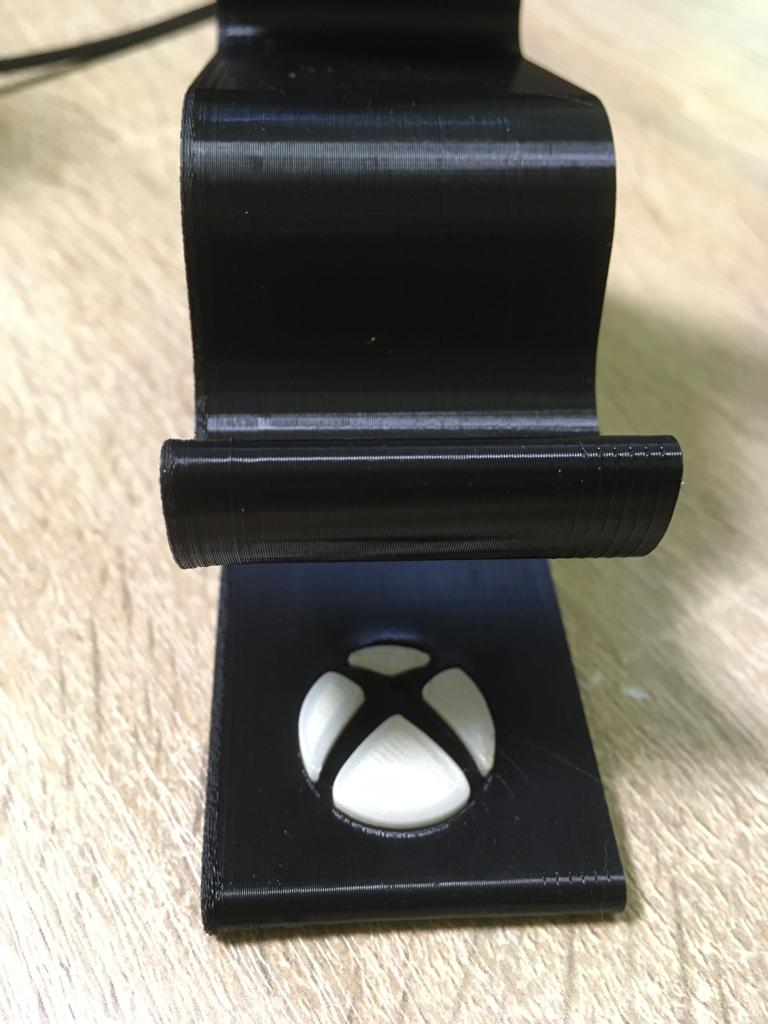 Miniatura 7 do modelo 3D Xbox One controllers stand