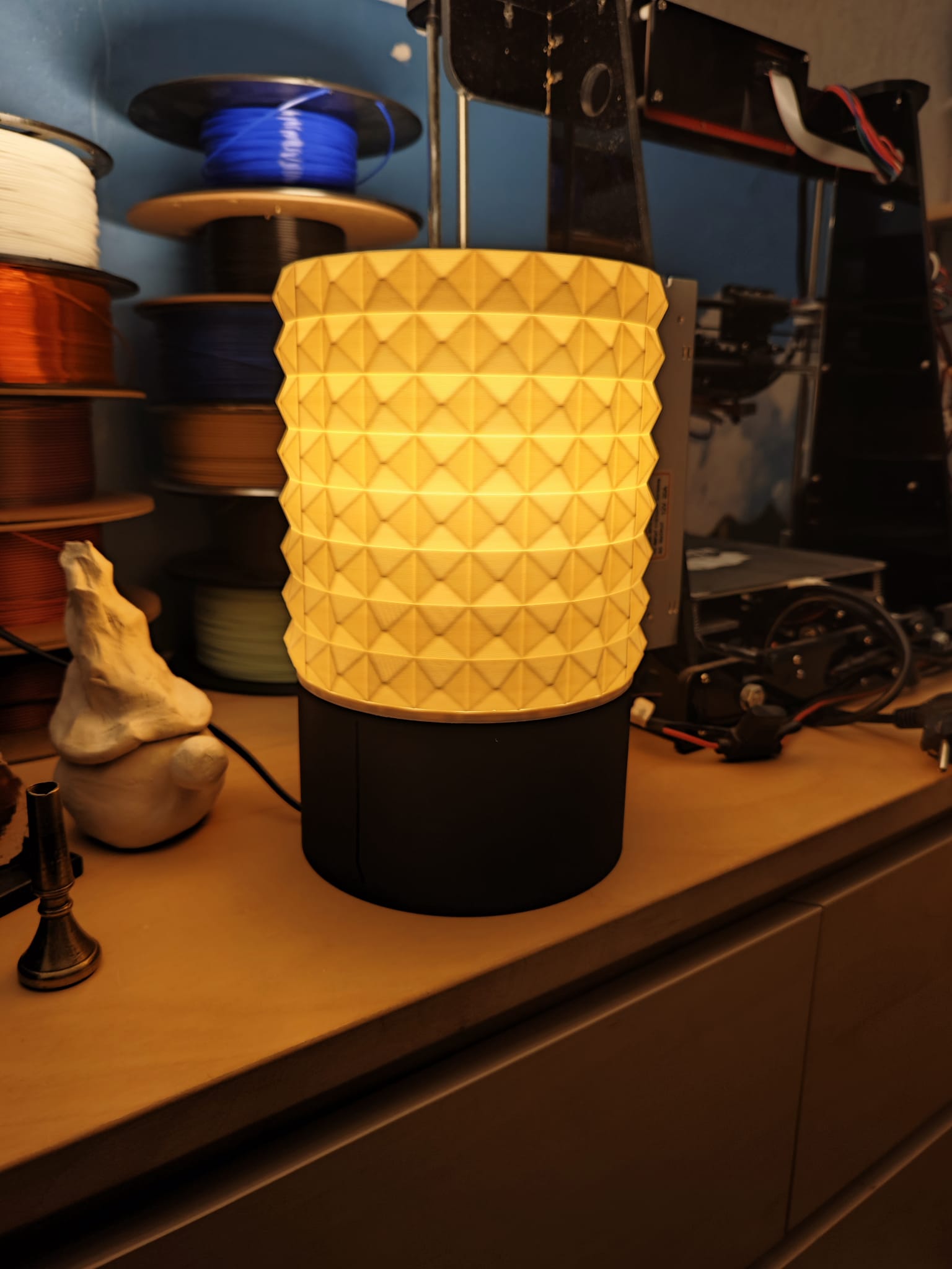 Modular Lamp with Magnetic Shades