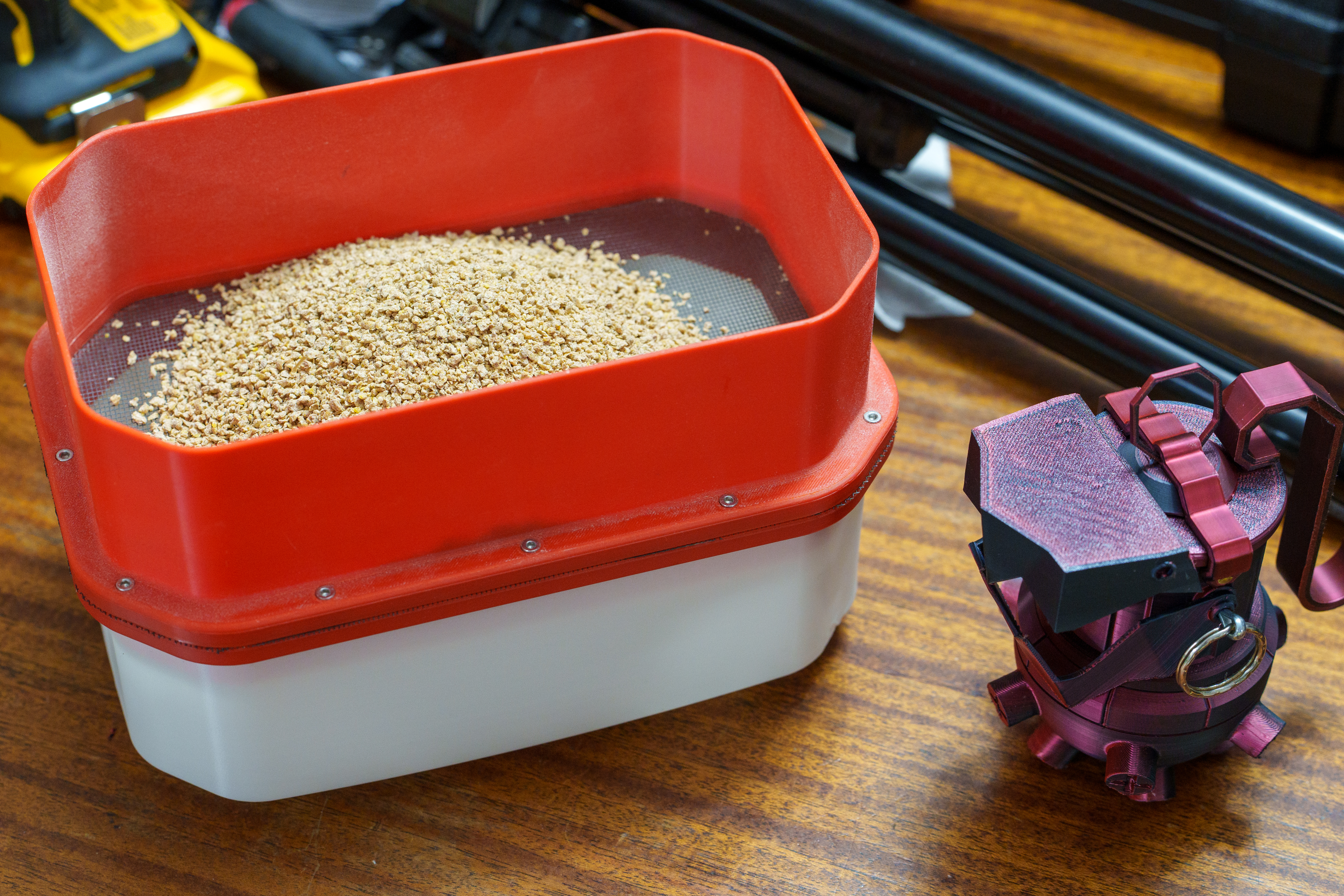 Small Screen Sifter / Mini-Sifter with Collection Pan