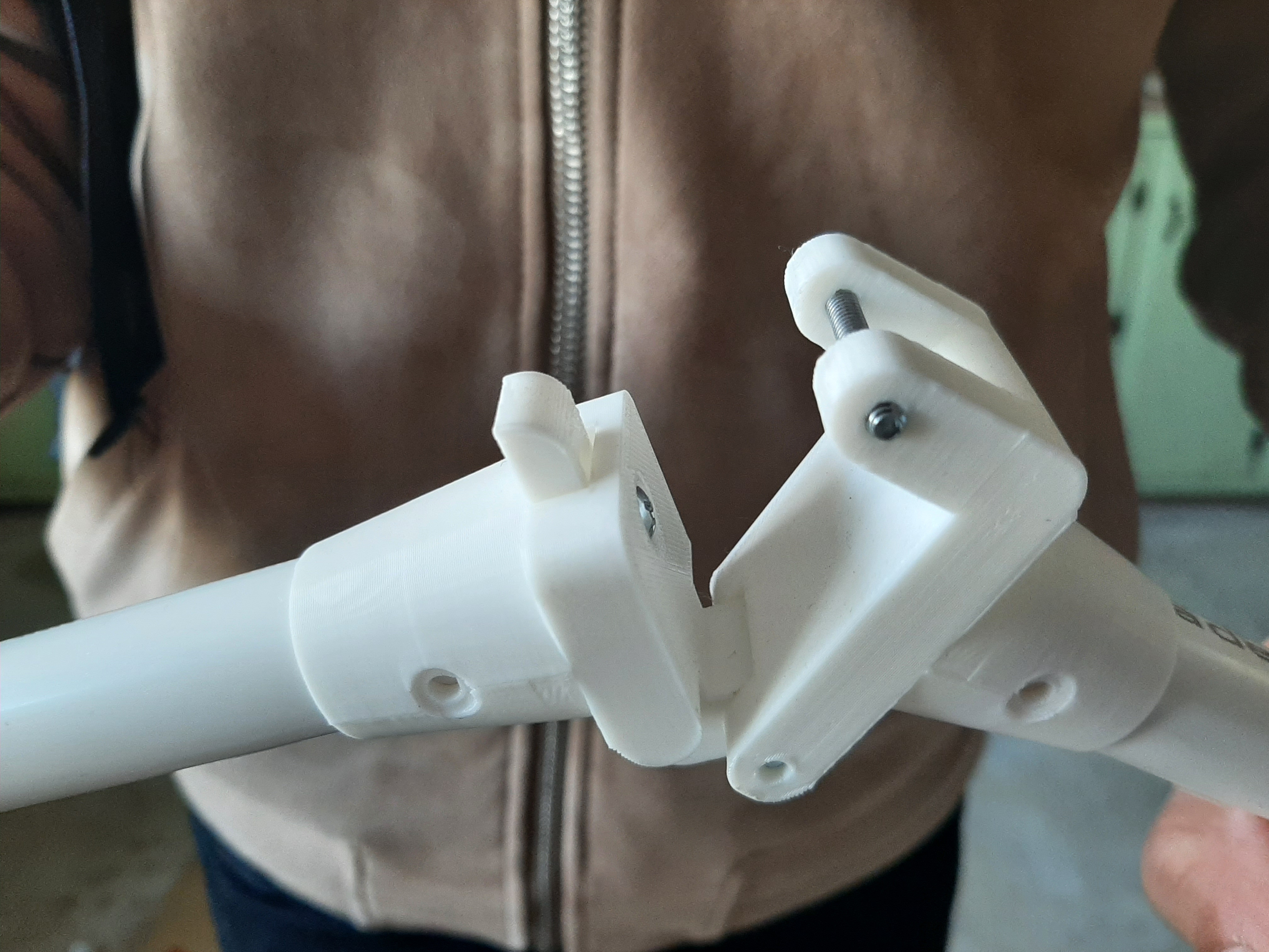 PVC Pipe Latching Axial Hinge