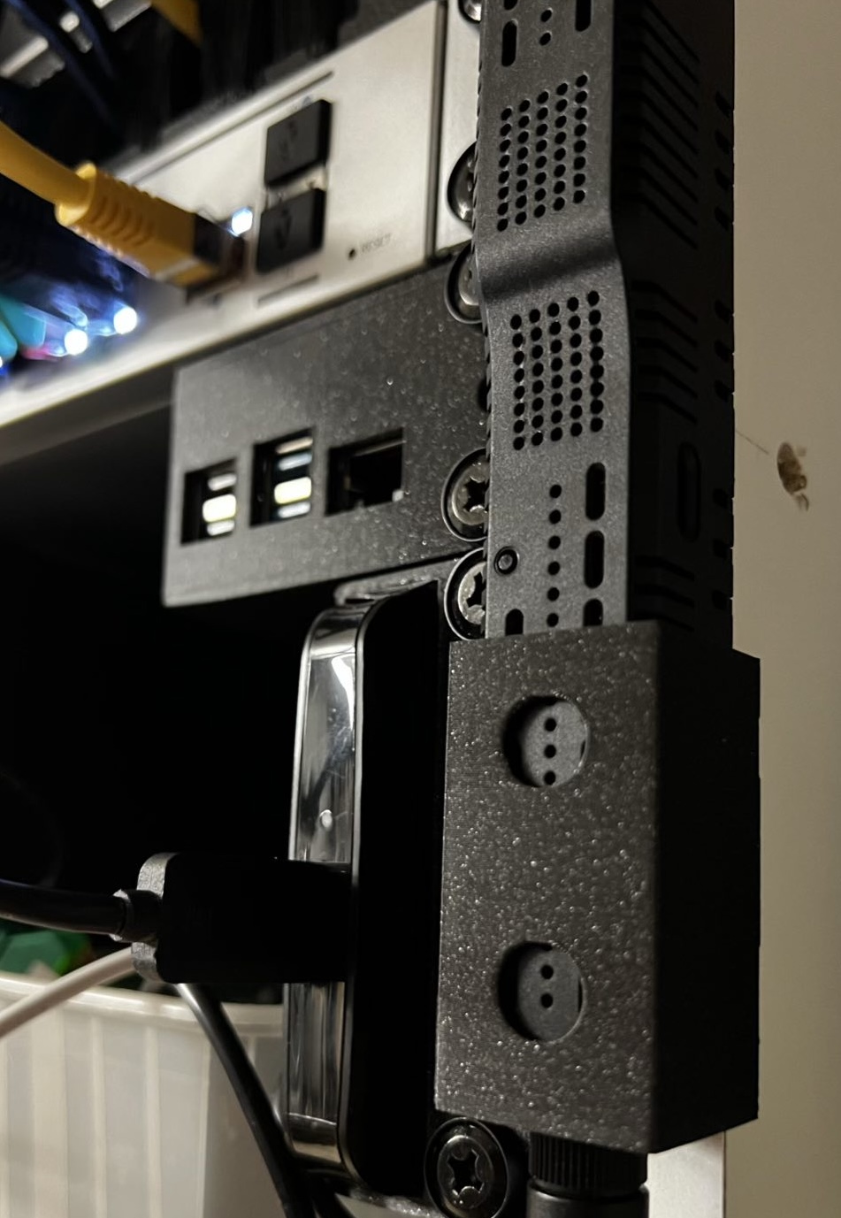Zigbee Smlight slzb-06 wall mount