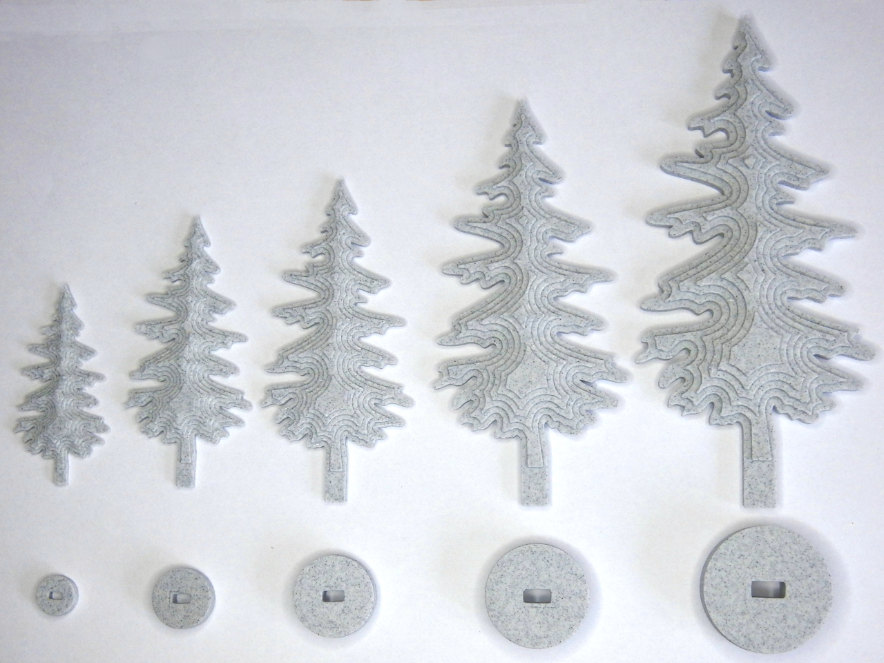 Sleepy deer with trees — miniatura 5