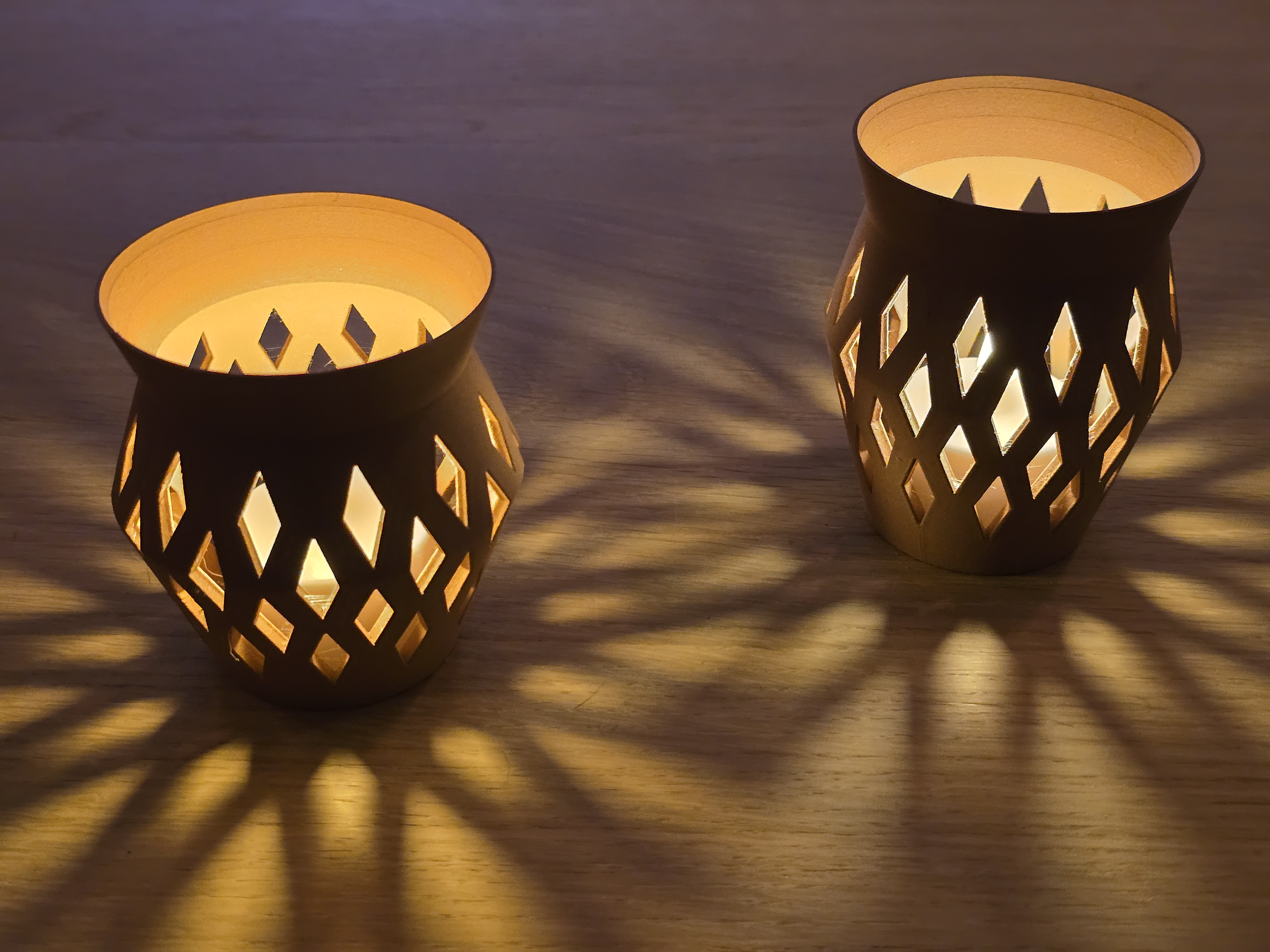 LED Tealight holders with a diamonds pattern