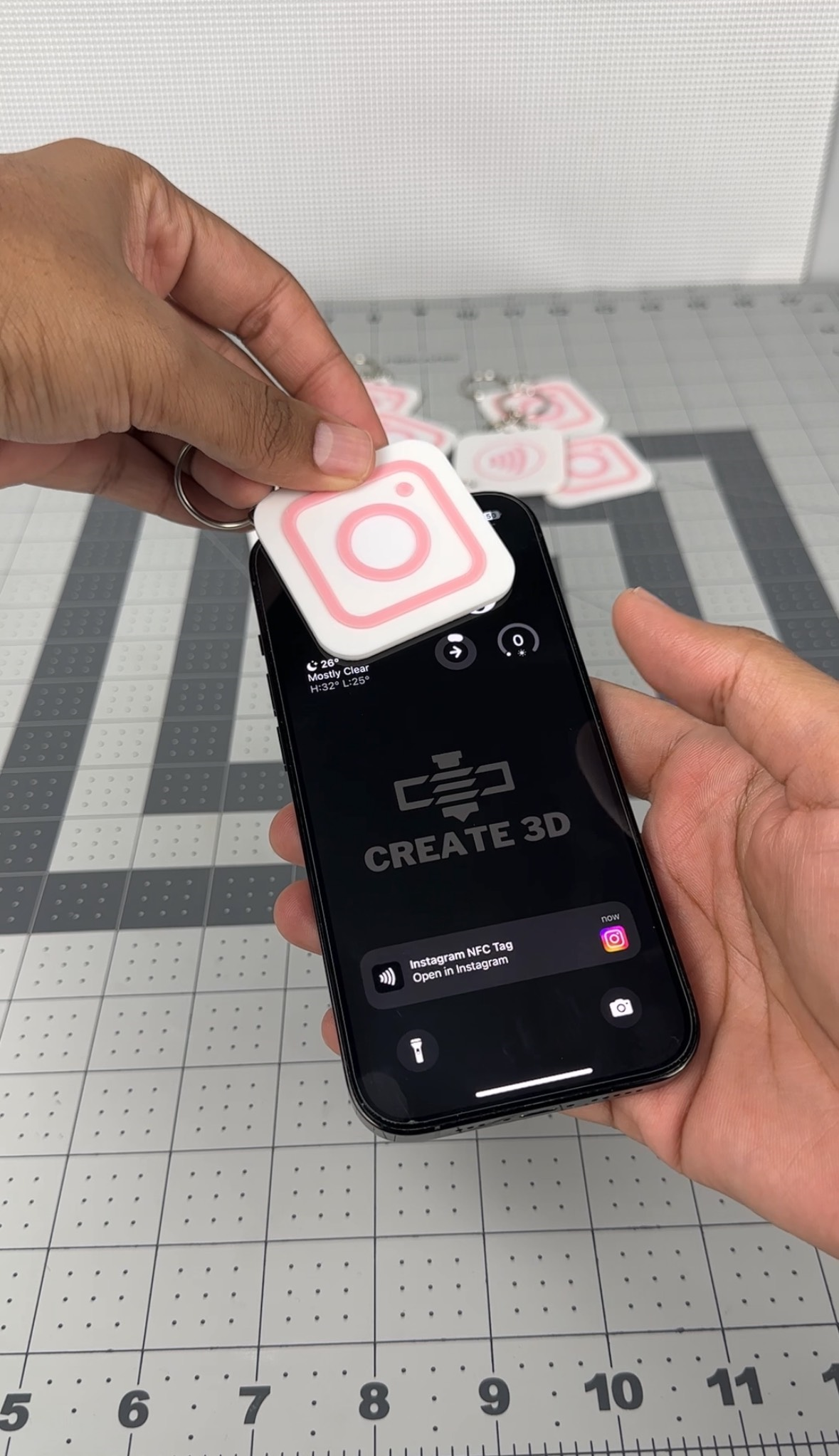 Miniatura 3 do modelo 3D Instagram NFC Keychains
