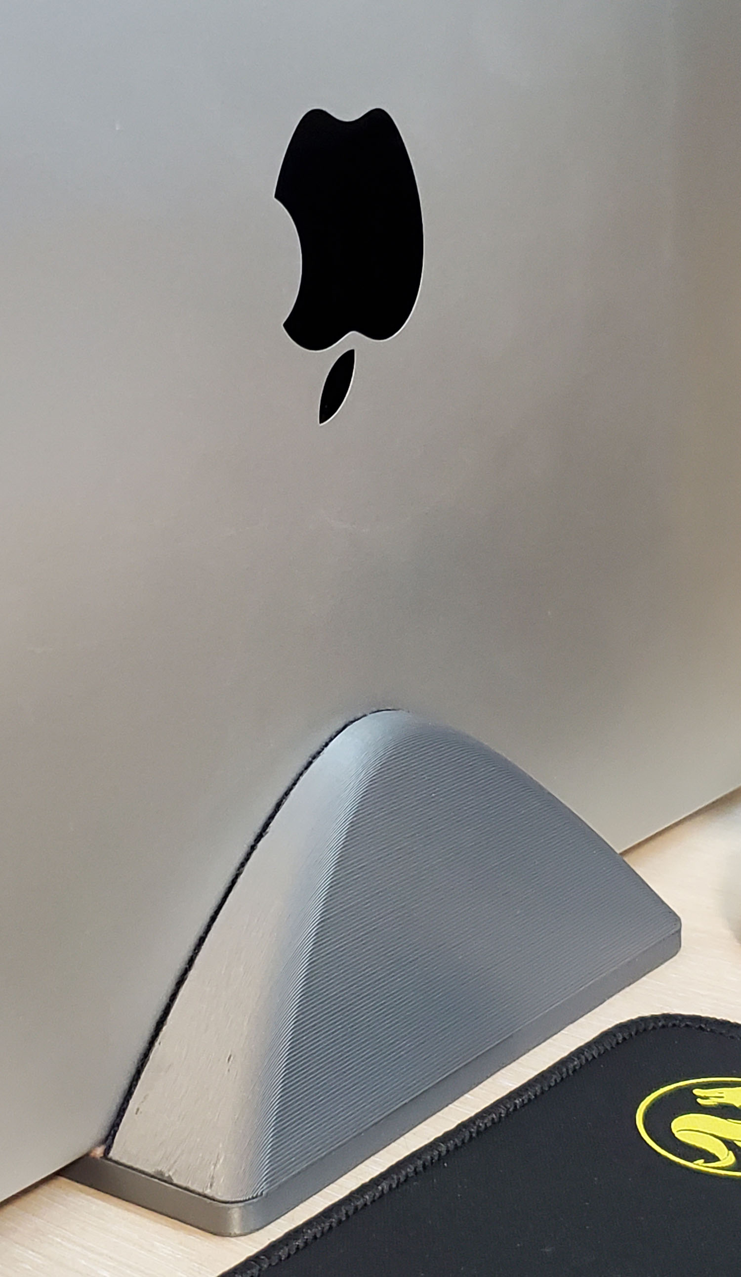 Vertical Stand for MacBook Pro 16