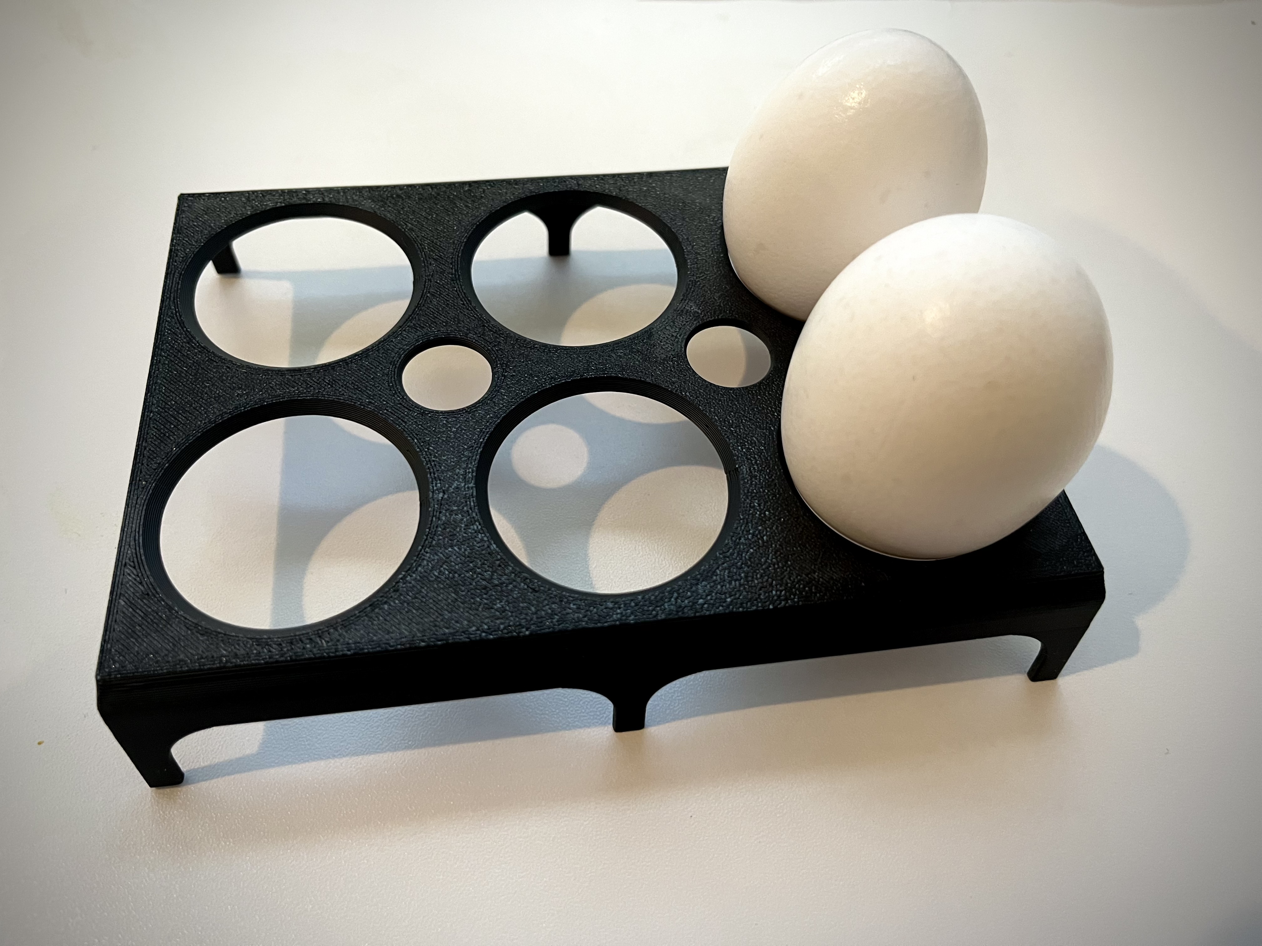 Simple egg holder for 6 eggs