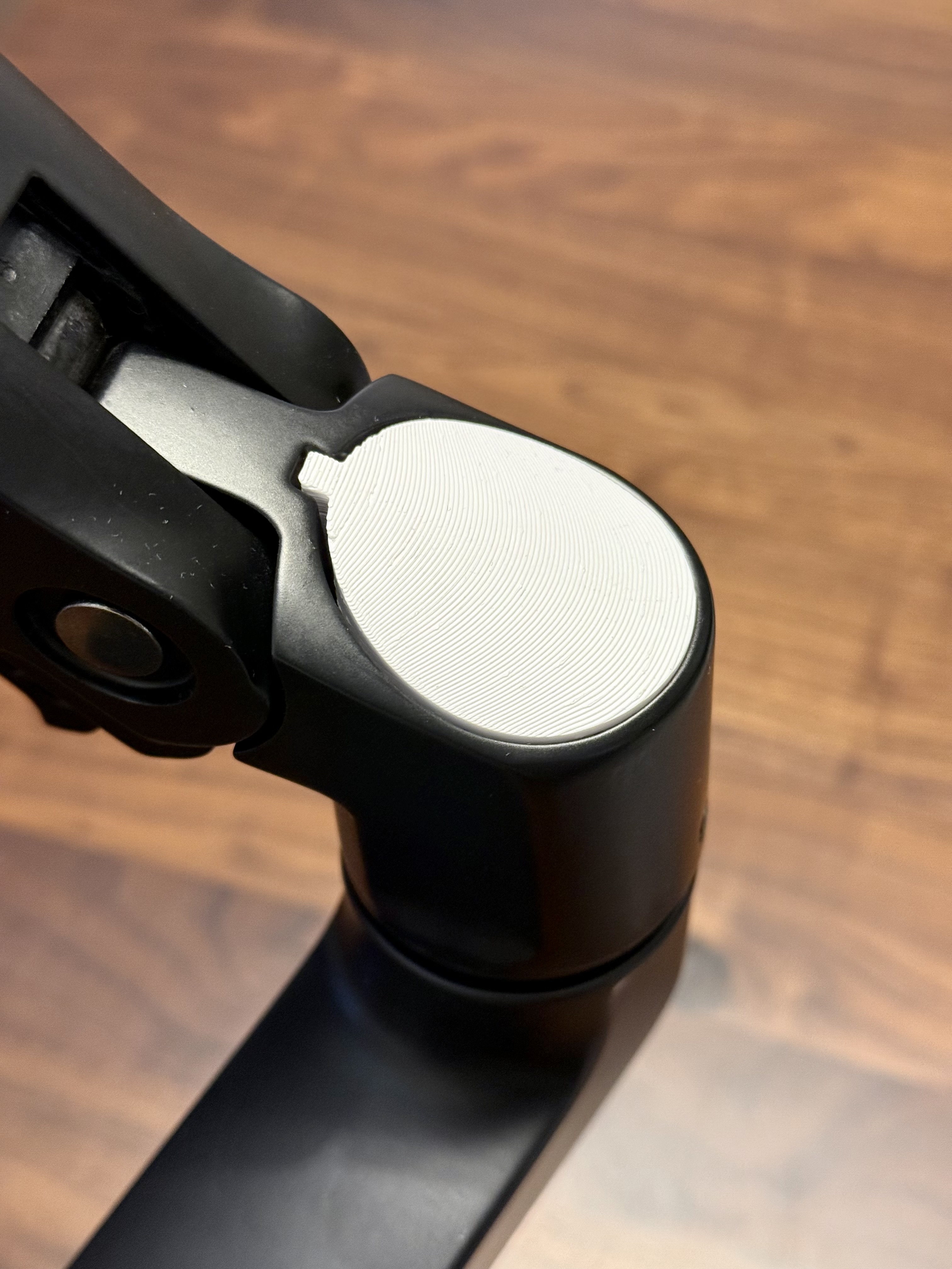 Ergotron LX/Amazon Basics monitor arm cap/plug