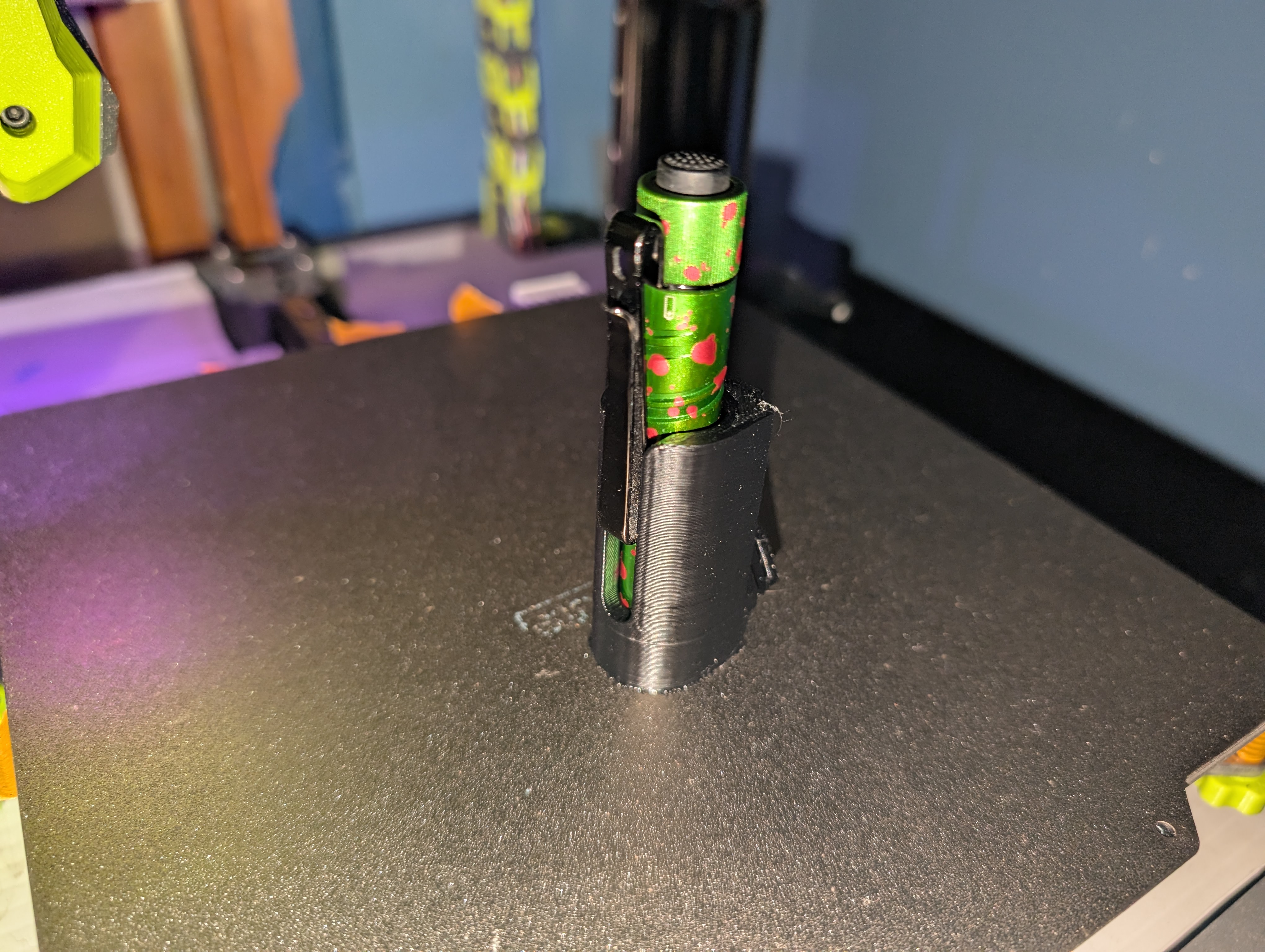 Olight i3T2 EOS honeycomb storage wall