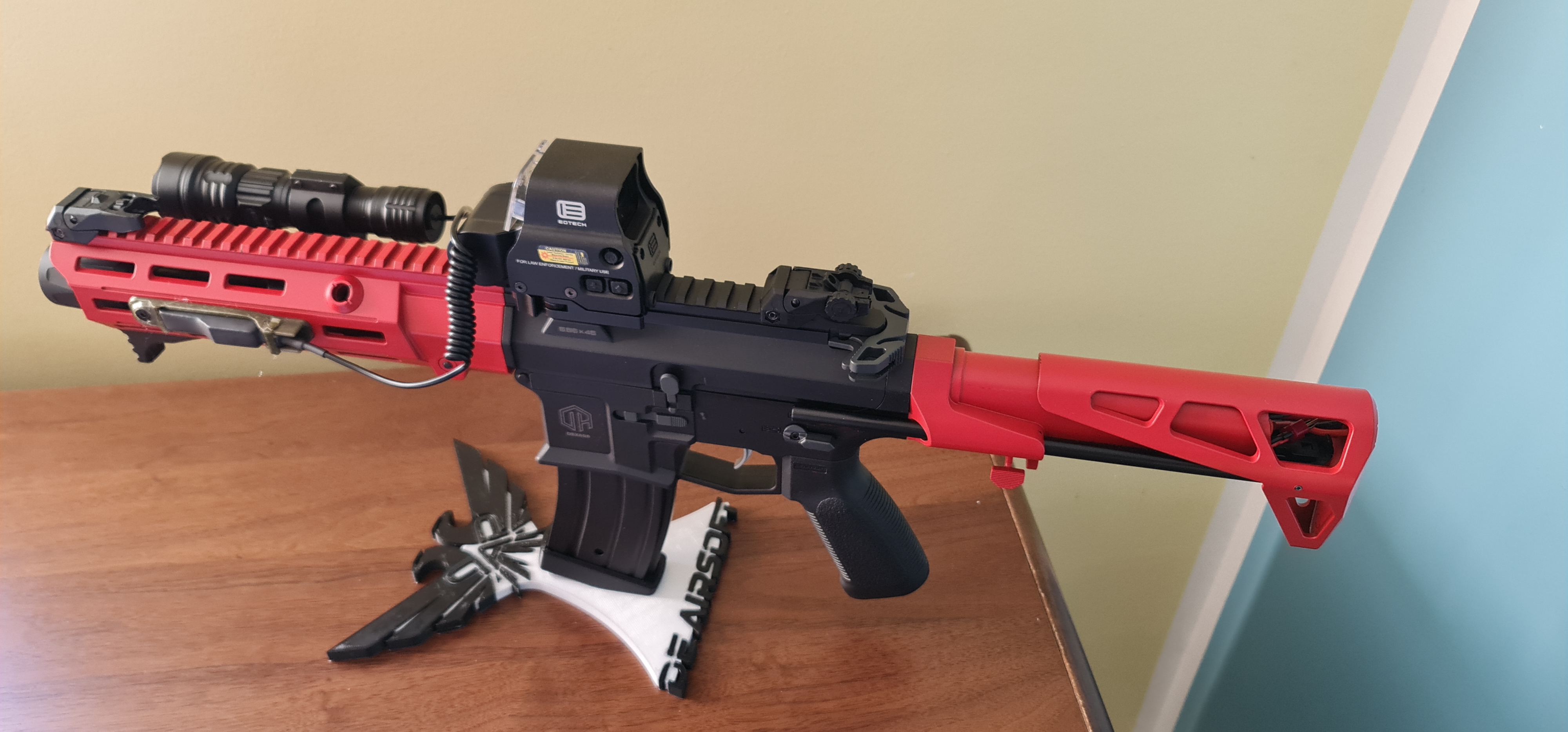 Double Eagle M4/AR15 Stand with embedded Logo.
