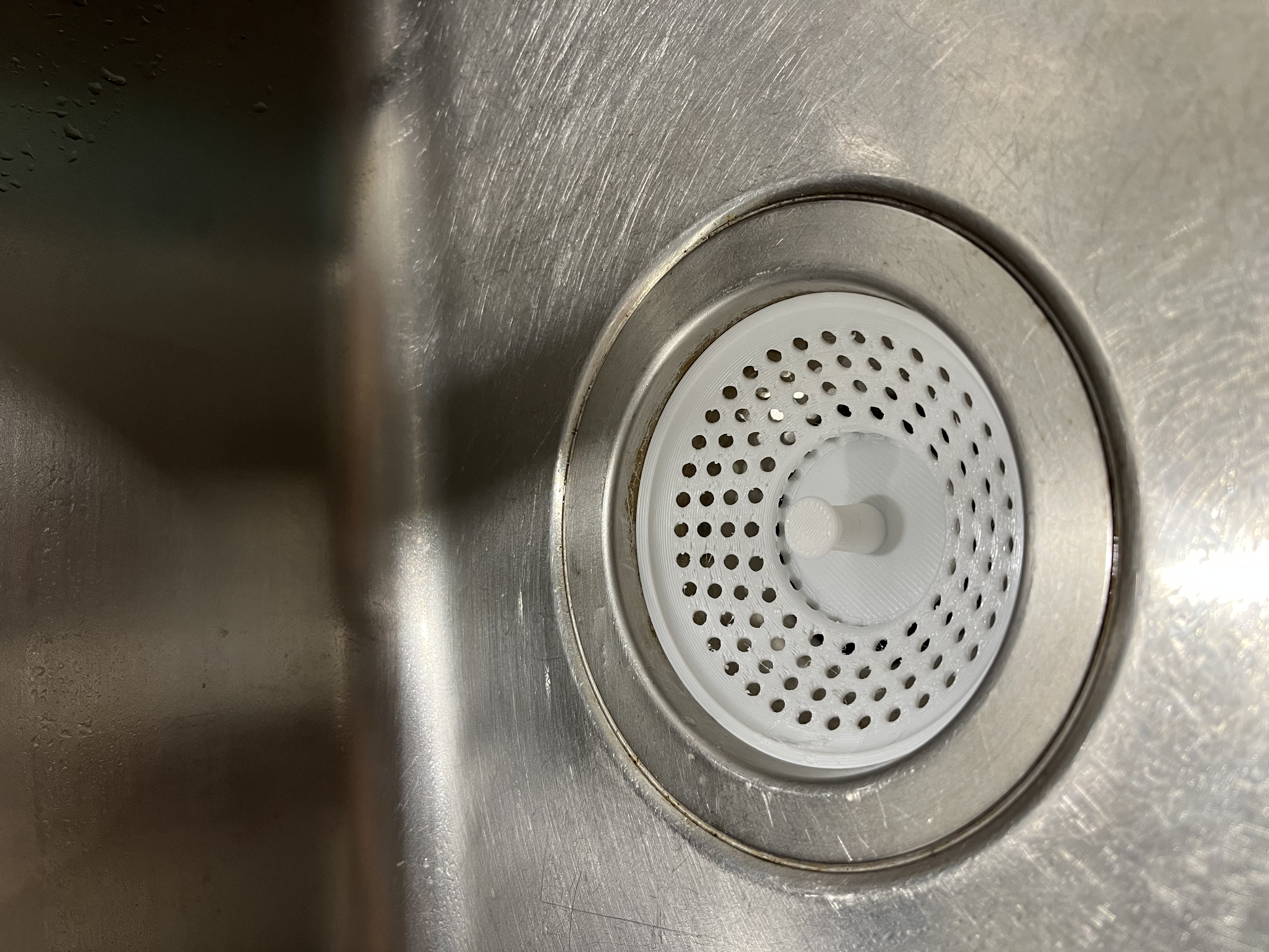 Miniatura 6 do modelo 3D Sink Drain Strainer with Plug