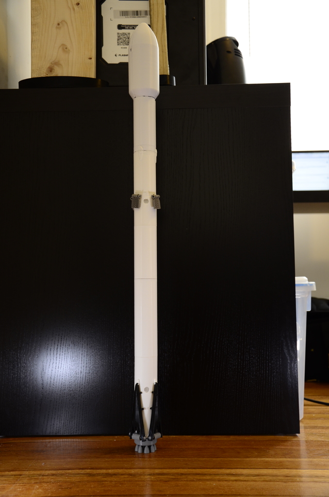 Miniatura 10 do modelo 3D SpaceX Falcon 9 Model Kit