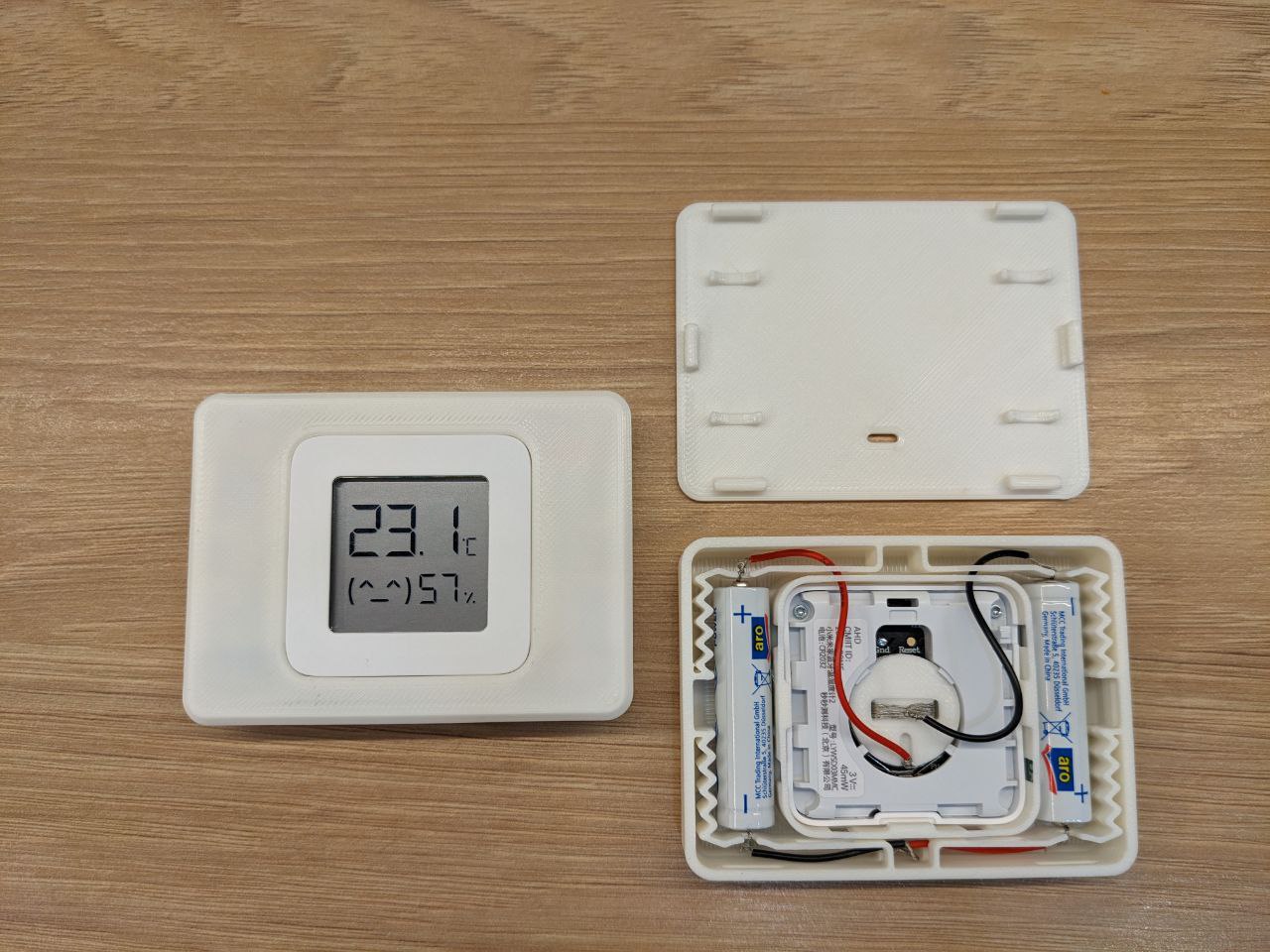 Yet another AAA battery case for Xiaomi Bluetooth/Zigbee thermometer