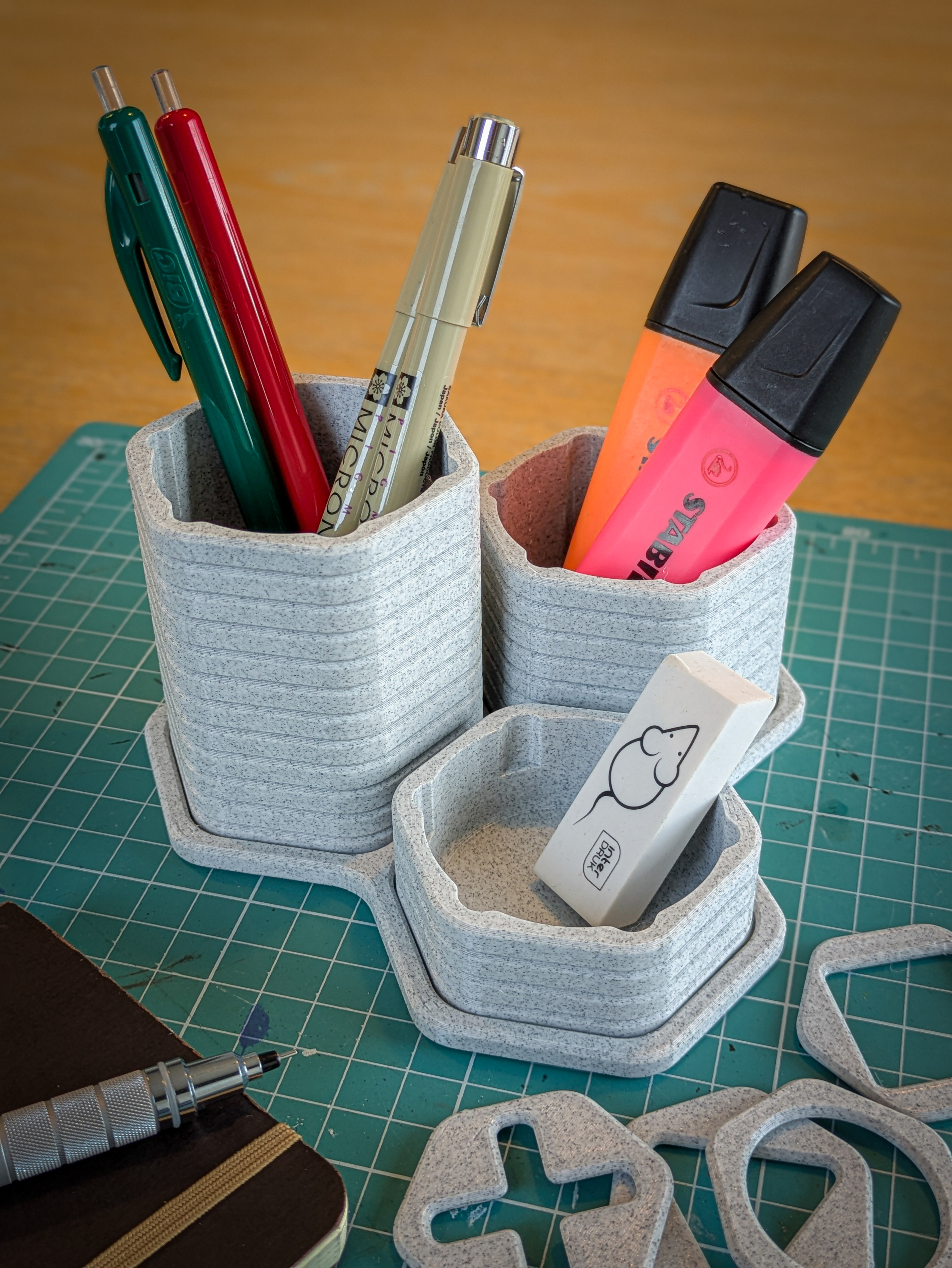 Hex Pod - Desktop organiser