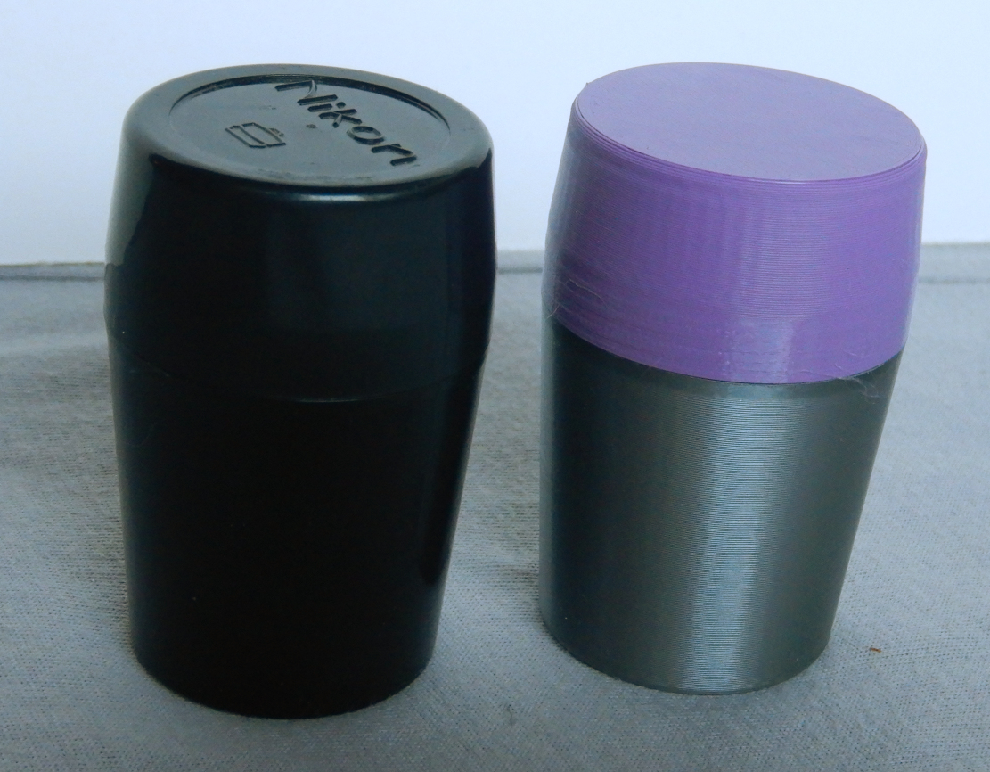 Nikon F Behälter für nachladbare Film Kassetten; Container for refillable film cassettes