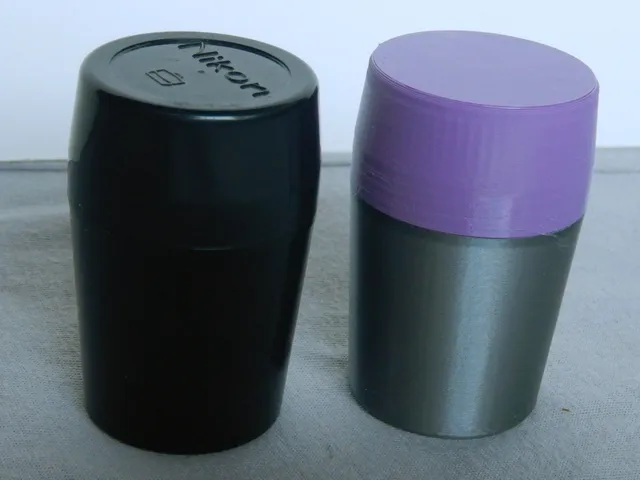 Nikon F Behälter für nachladbare Film Kassetten; Container for refillable film cassettes