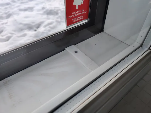 Tiivi outer frame support