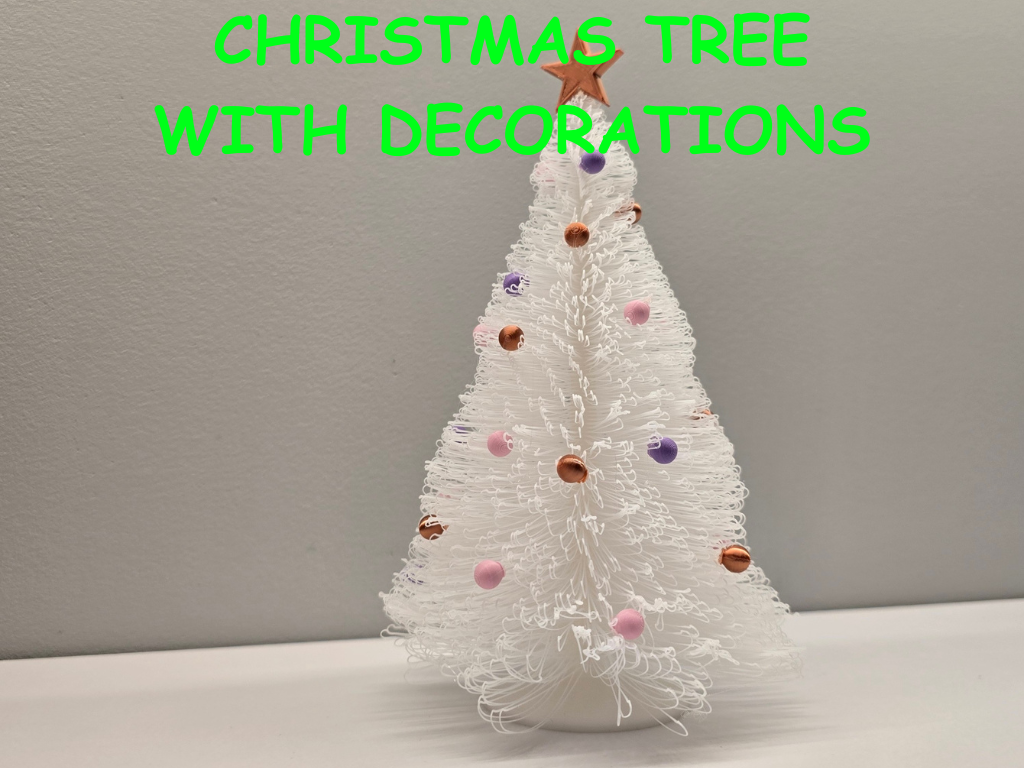 Christmas tree with decorations / AMS not needed