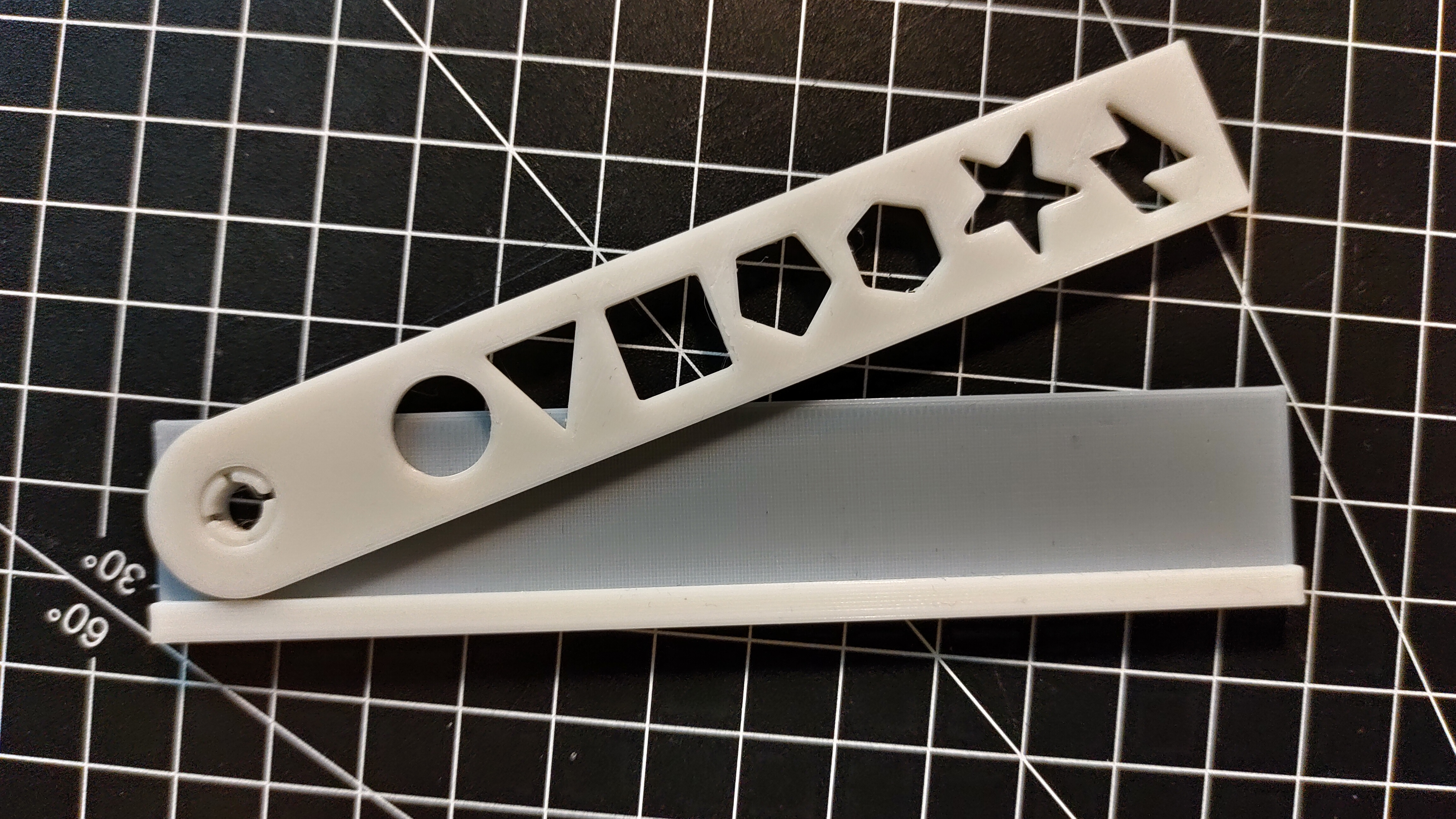 Miniatura 2 do modelo 3D Foldout Stencil Ruler