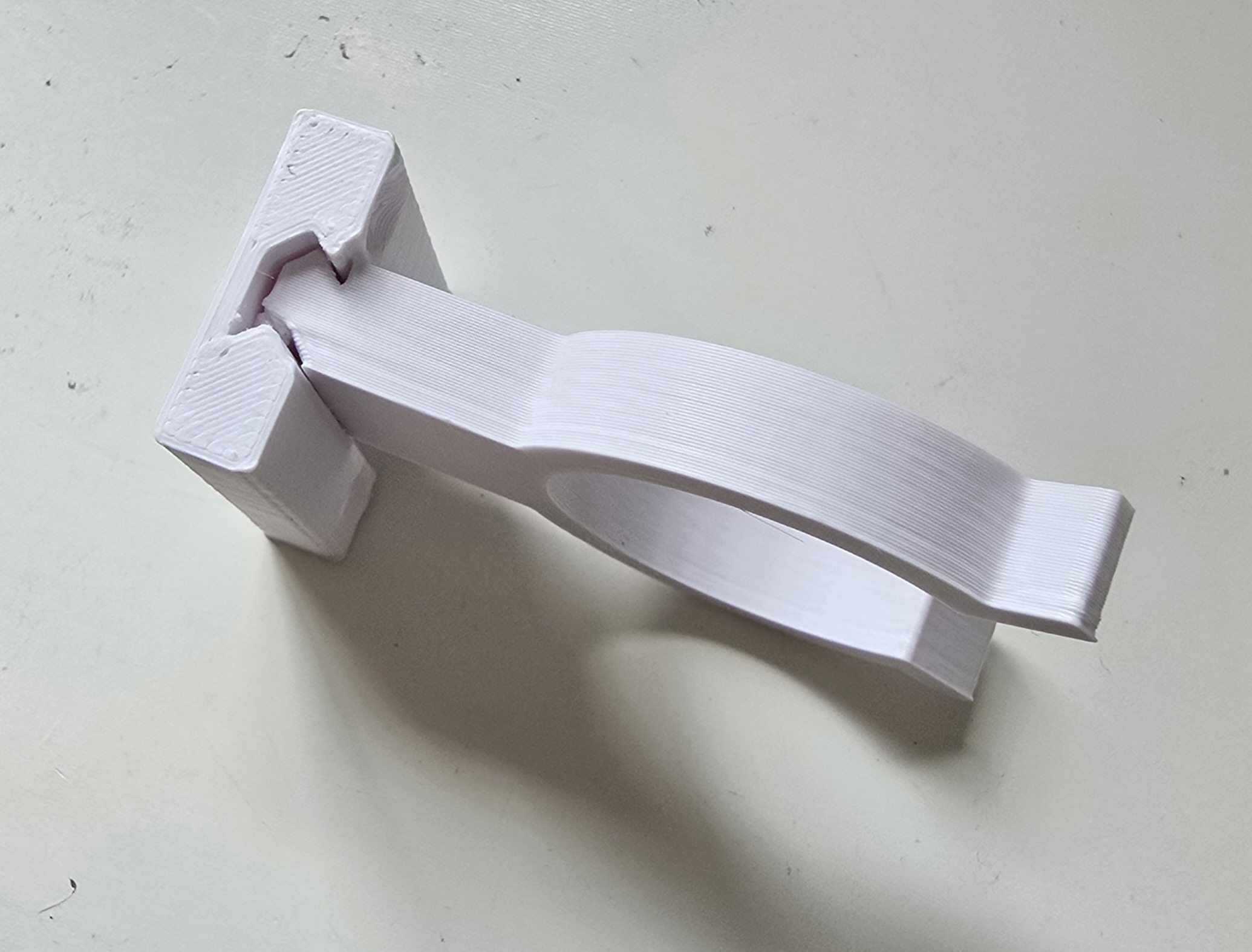 Kickboard fixing clip
