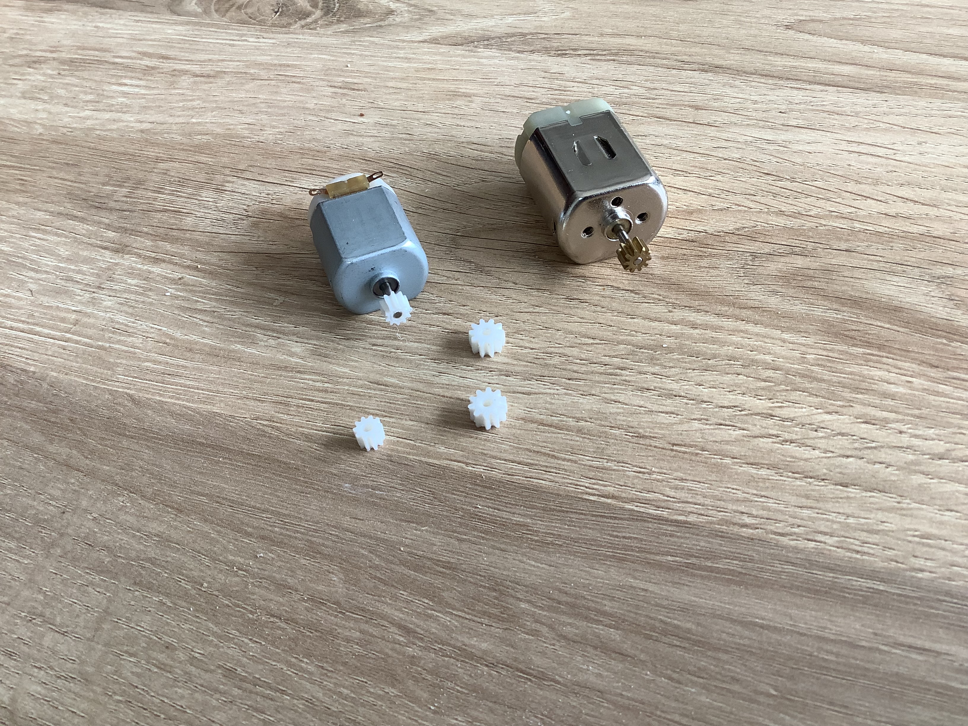 gear wheel for Arduino motor - Roue dentée pour moteur Arduino — miniatura 5